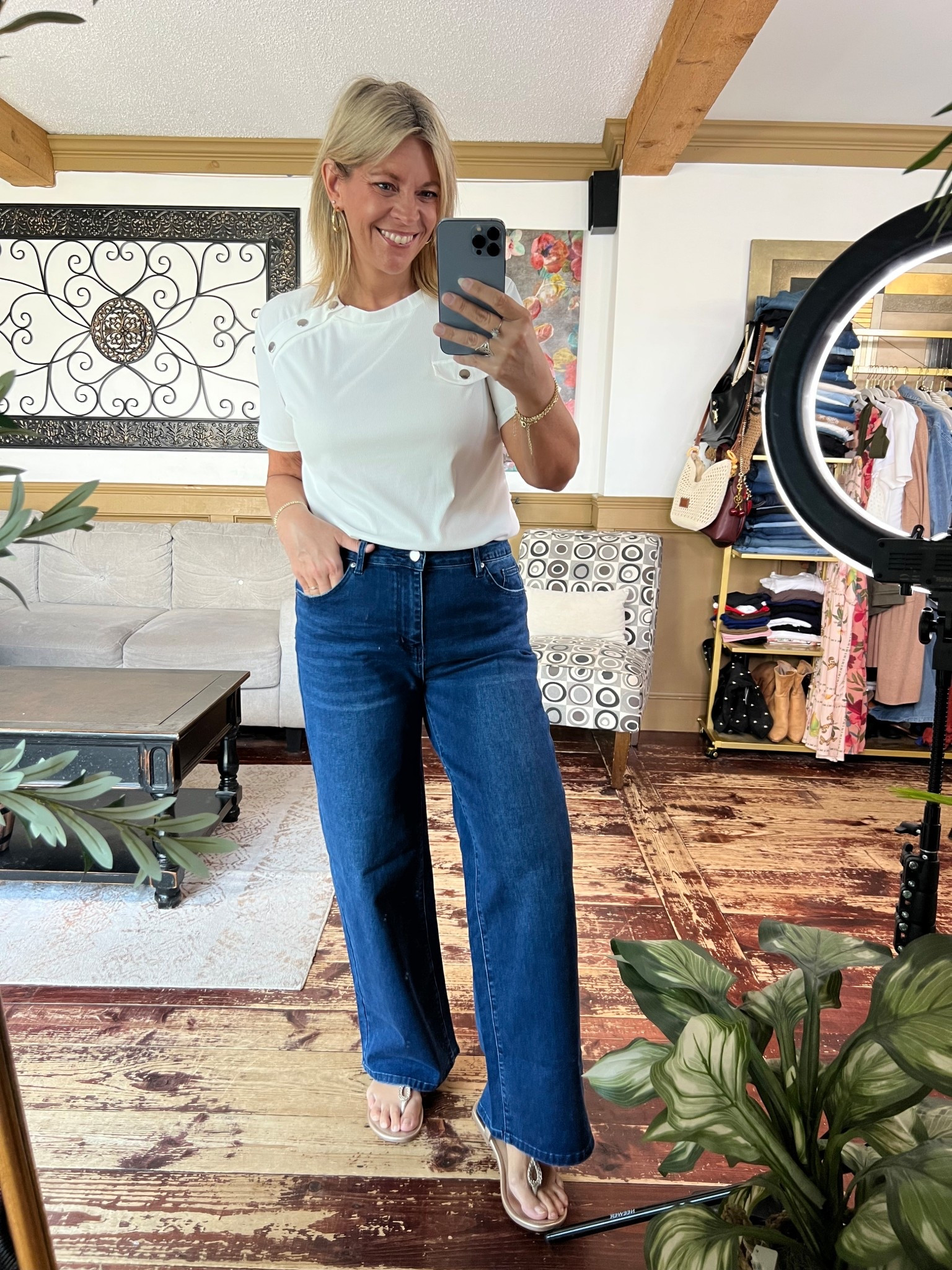 Ribbed embellished tee size xl, wide leg high rise jeans size largee

#LTKSeasonal #LTKOver40 #LTKMidsize