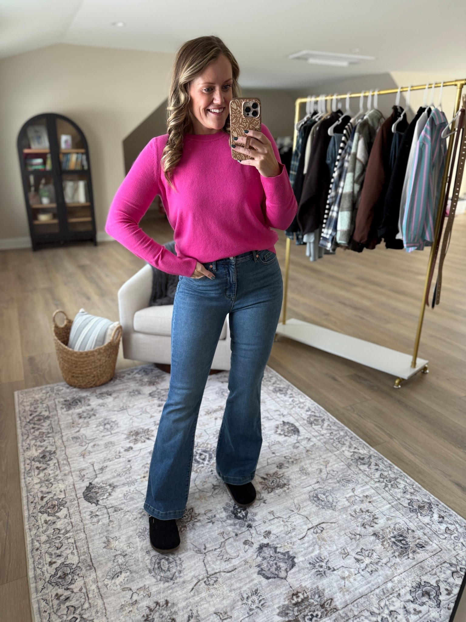 Obsessed with this lightweight sweater 🩷

#LTKHoliday #LTKMidsize #LTKOver40