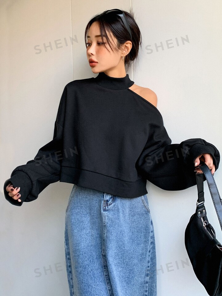 DAZY Mock Neck Cut Out Drop Shoulder Crop Sweatshirt | SHEIN