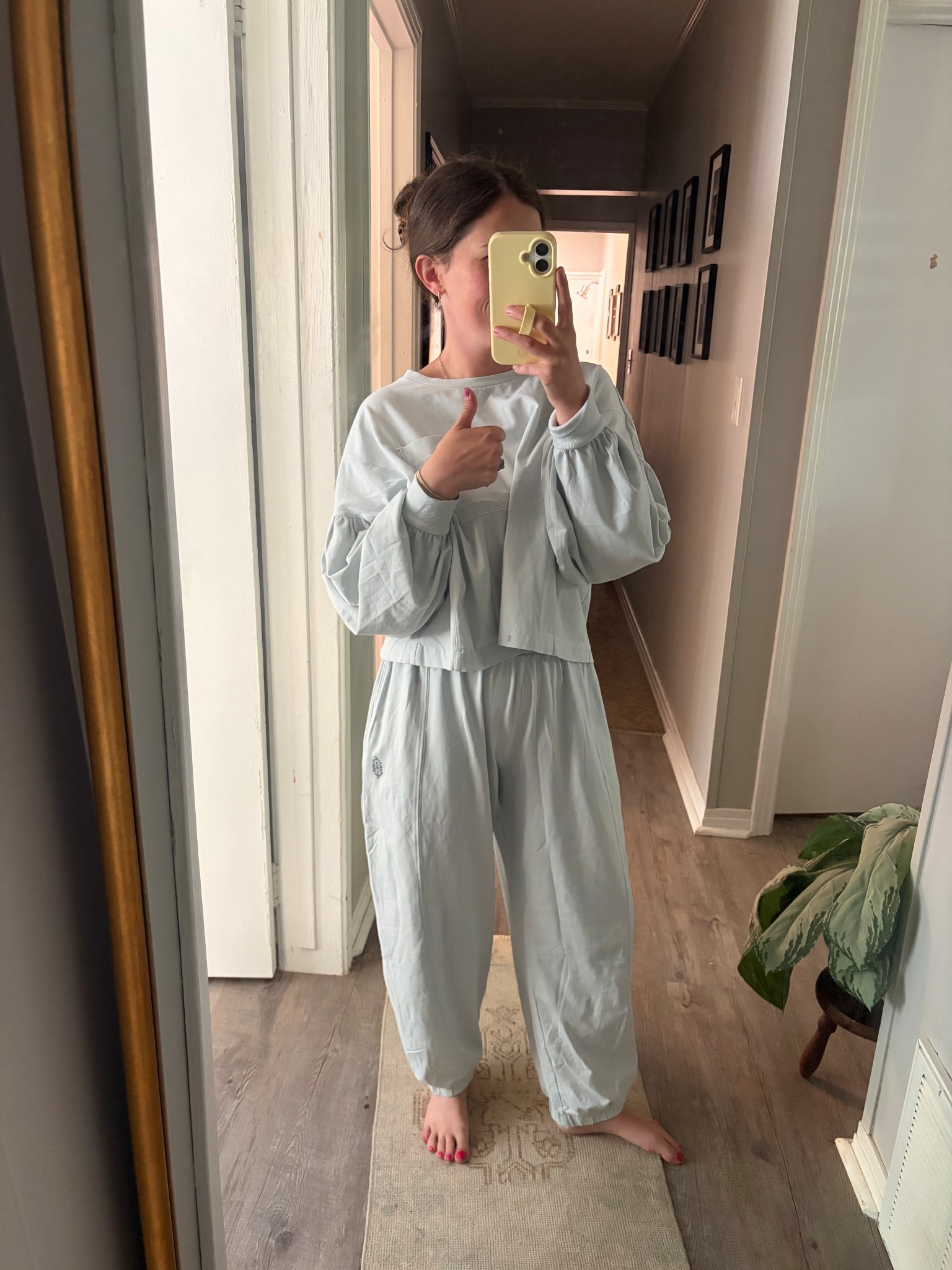 Another free people set for the win! Loveee this light blue color 🫶🏼 #matchingset #freepeople #casualootd #traveloutfit #momfit