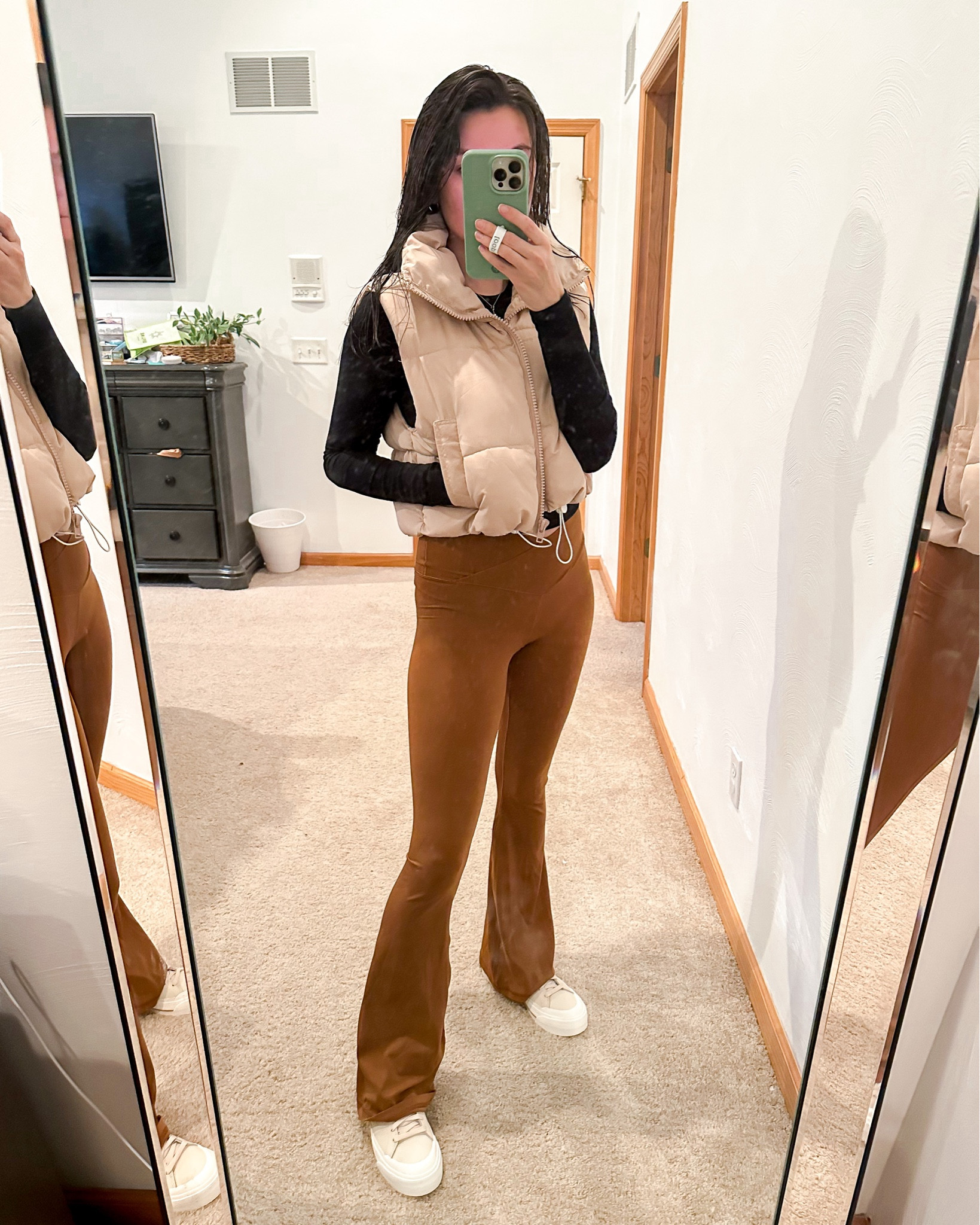 Xs top 
Small vest
Xs leggings 
7.5 Nikes 