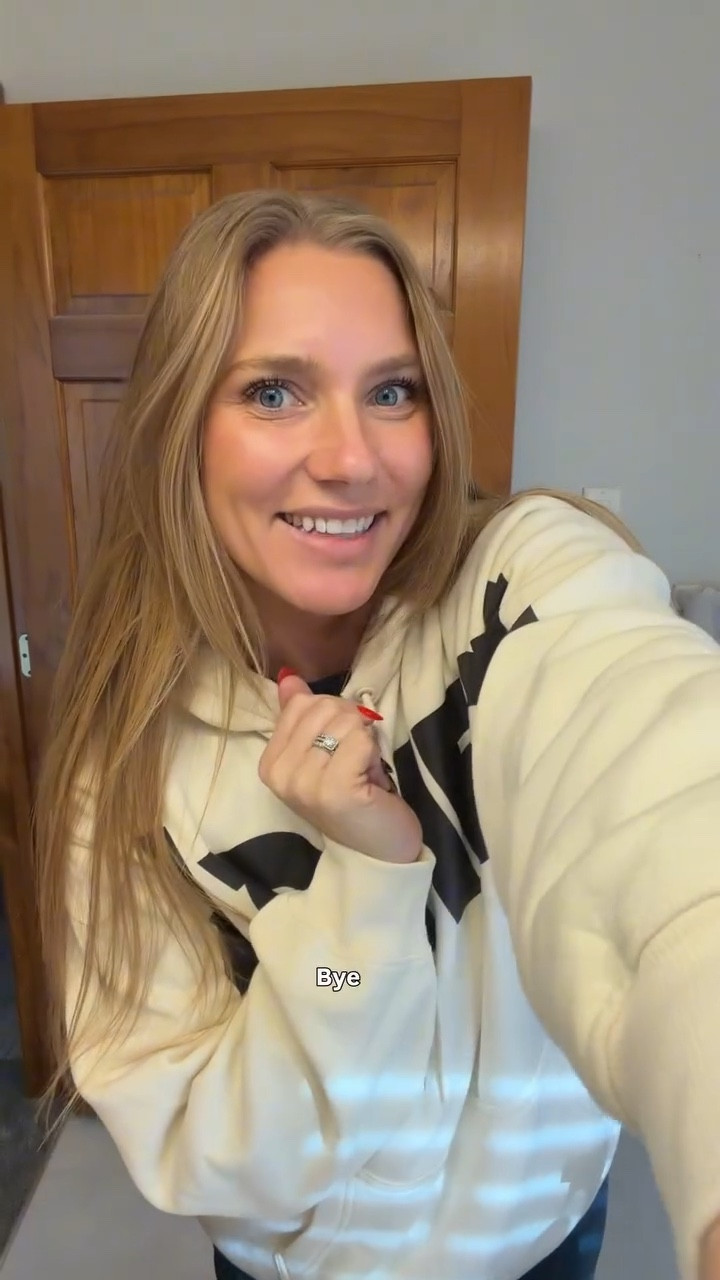 GRWM to take the kids to a free dino playground 🦖🖤 I love finding things like this around the city... totally free and fun! What’s your go-to free spot with the kids? @nuuds @_kailymarie 

#momlife #grwm #realisticmomlife #freefamilyfun