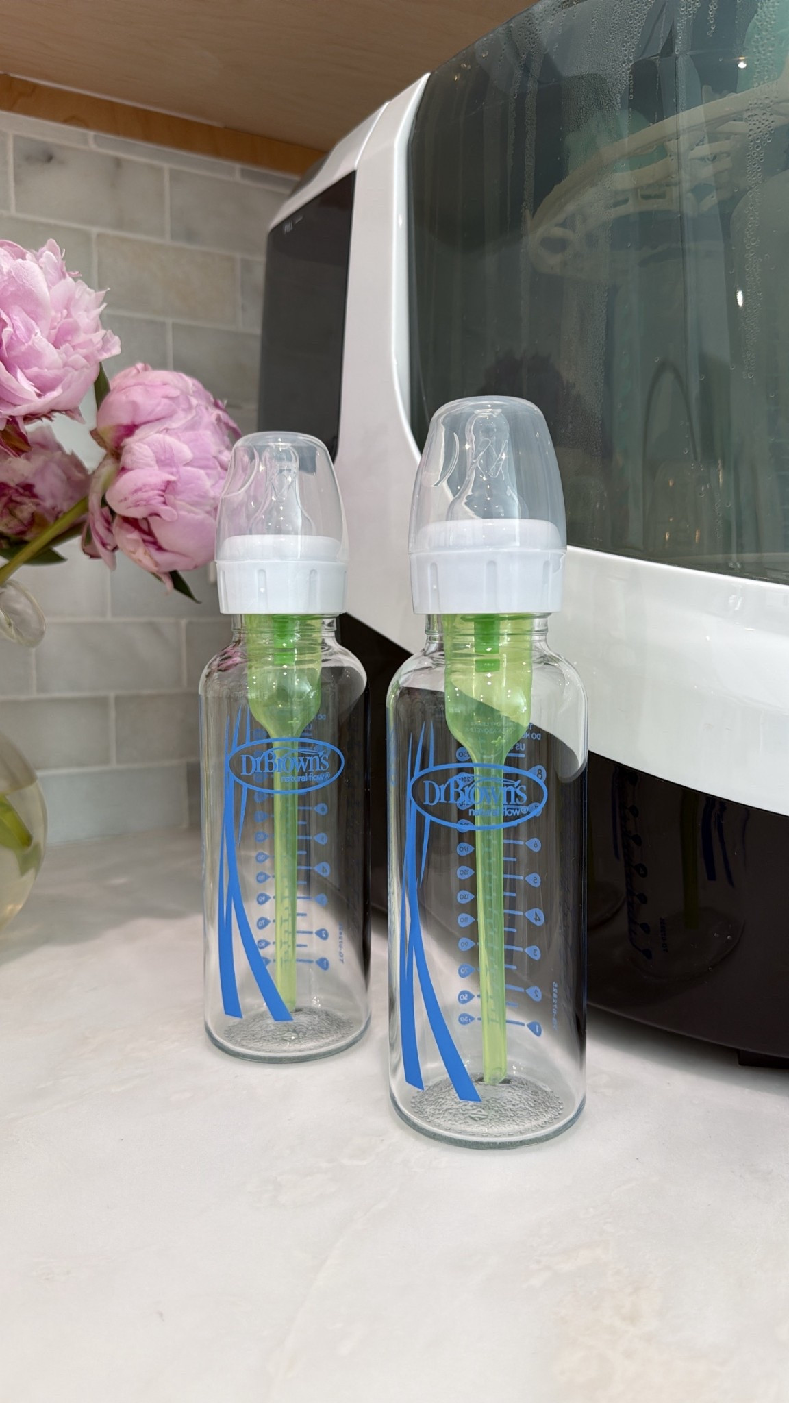 #ad dr. browns narrow glass bottles #BabyBrezza #TargetPartner #MyDrBrownsBaby #HappyFeeding #EveryFeedYourWay #ComboFeeding #KendamilPartner @babybrezza @Target @drbrowns @kendamil.usa #ltkbaby

#LTKBaby