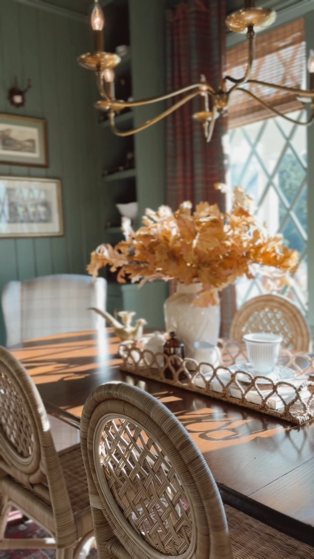 Breakfast room sources