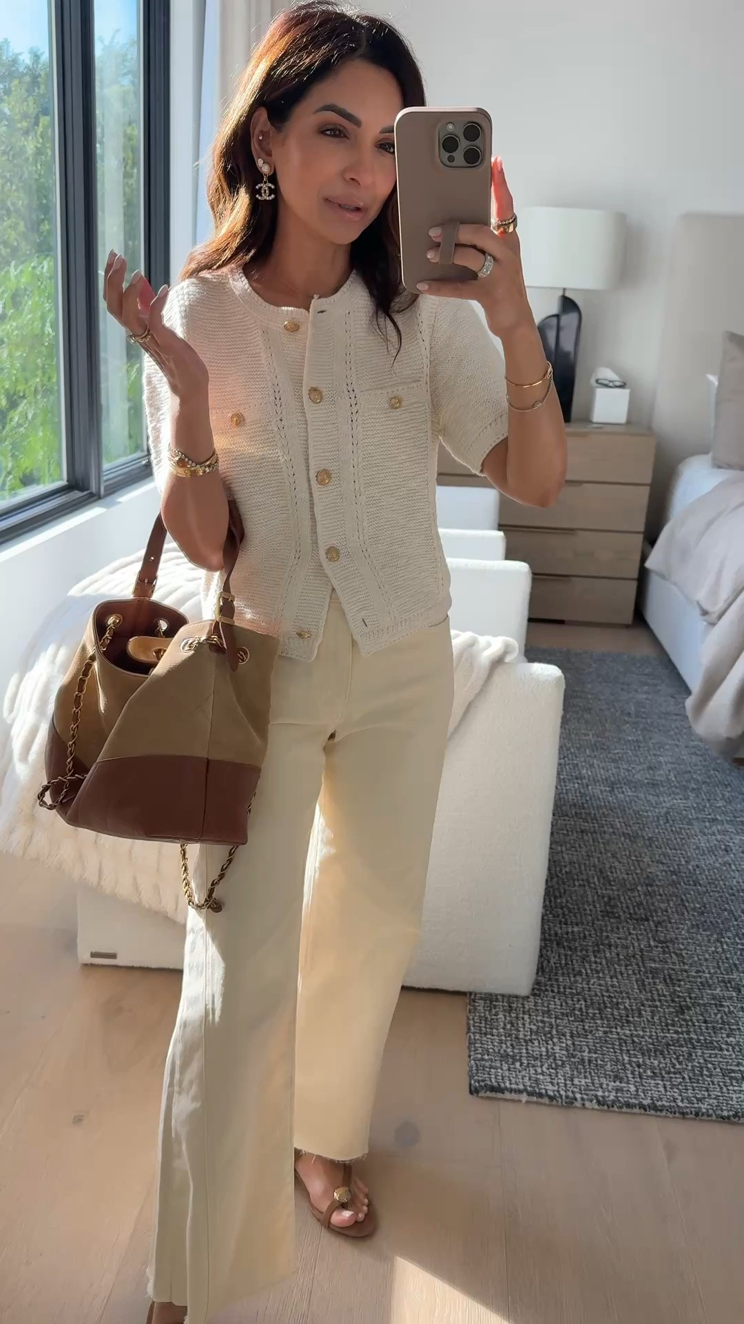 Simple classic outfit for the day! Wearing an xs top and size 24 in denim for reference
