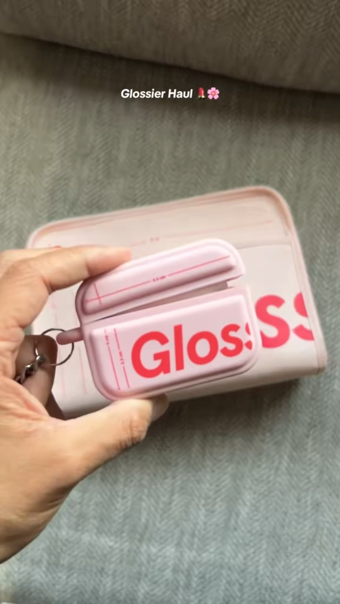 Got my hands on the cute @Glossier earbuds beauty bag and more goodies they're perfect for my AirPods and
match my bag!

#glossier #BeautyTok #makeuptok #giftsforher #techgifts

#LTKActive #LTKgrwm #LTKTravel