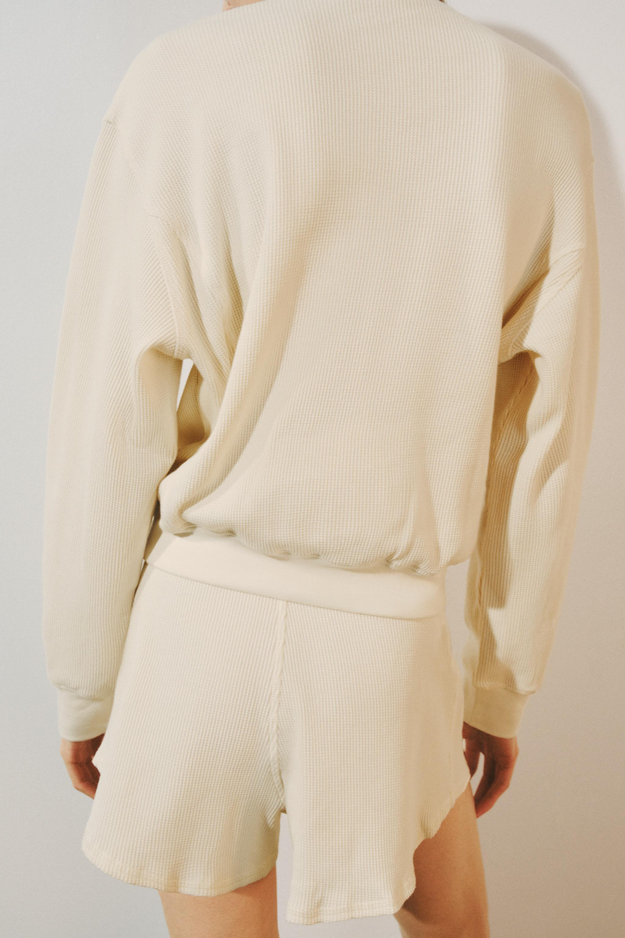 Jumper crafted from a main cotton yarn fabric. Round neck and long sleeves with cuffs. Contrast b... | Zara US
