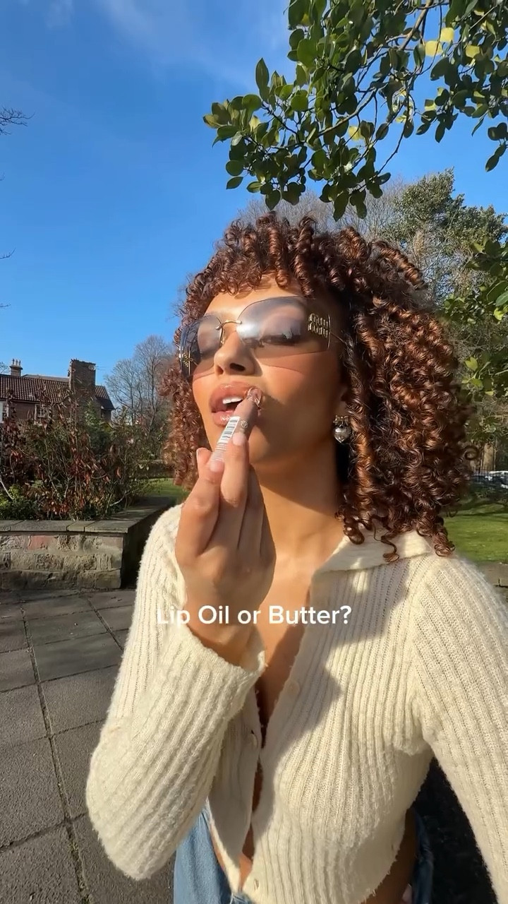 AD Choose your fighter. Lip oil or balm? 
I have one for every mood 🤩 @rimmellondon #RimmelLondon