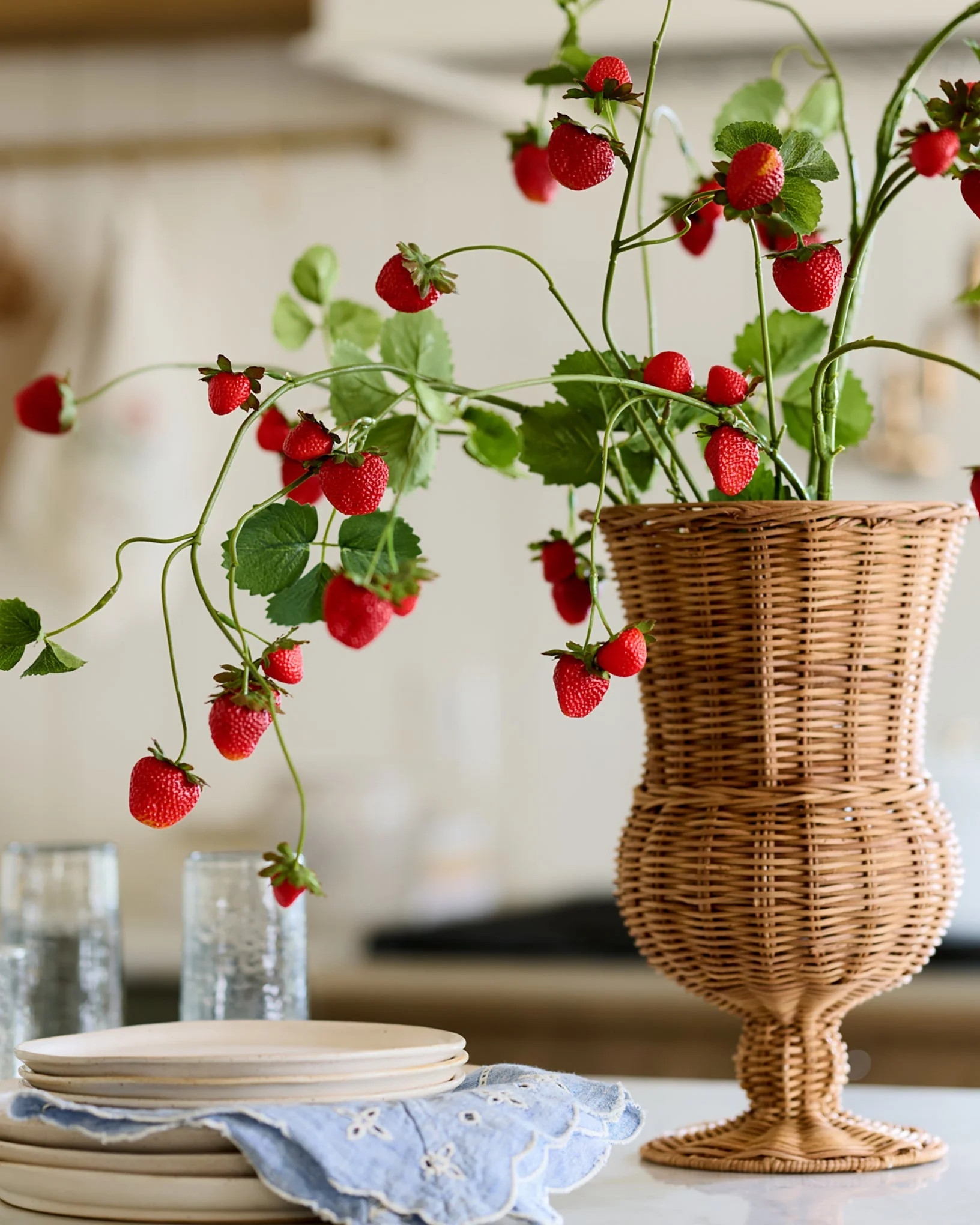 Strawberry Stem | Magnolia
