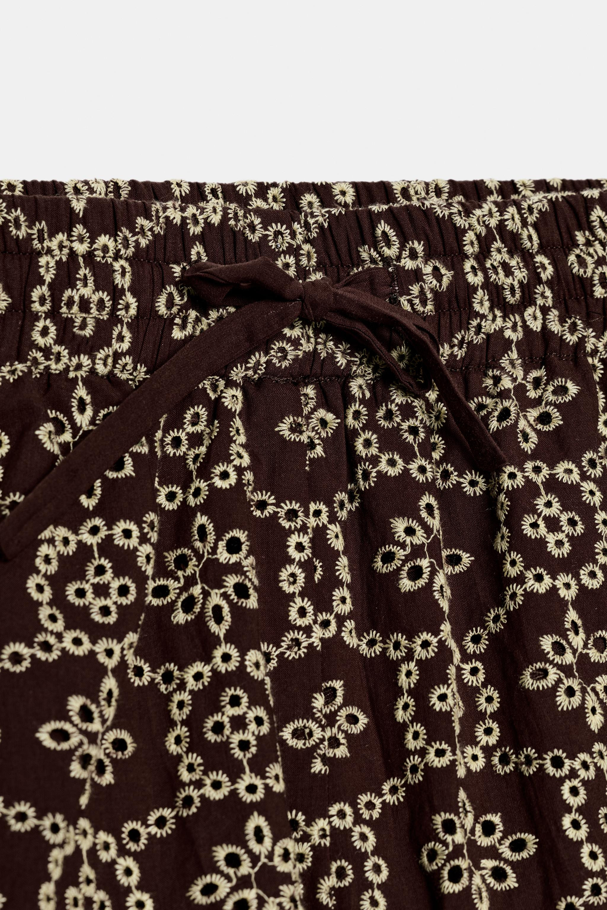 PERFORATED EMBROIDERED SHORTS | Zara US
