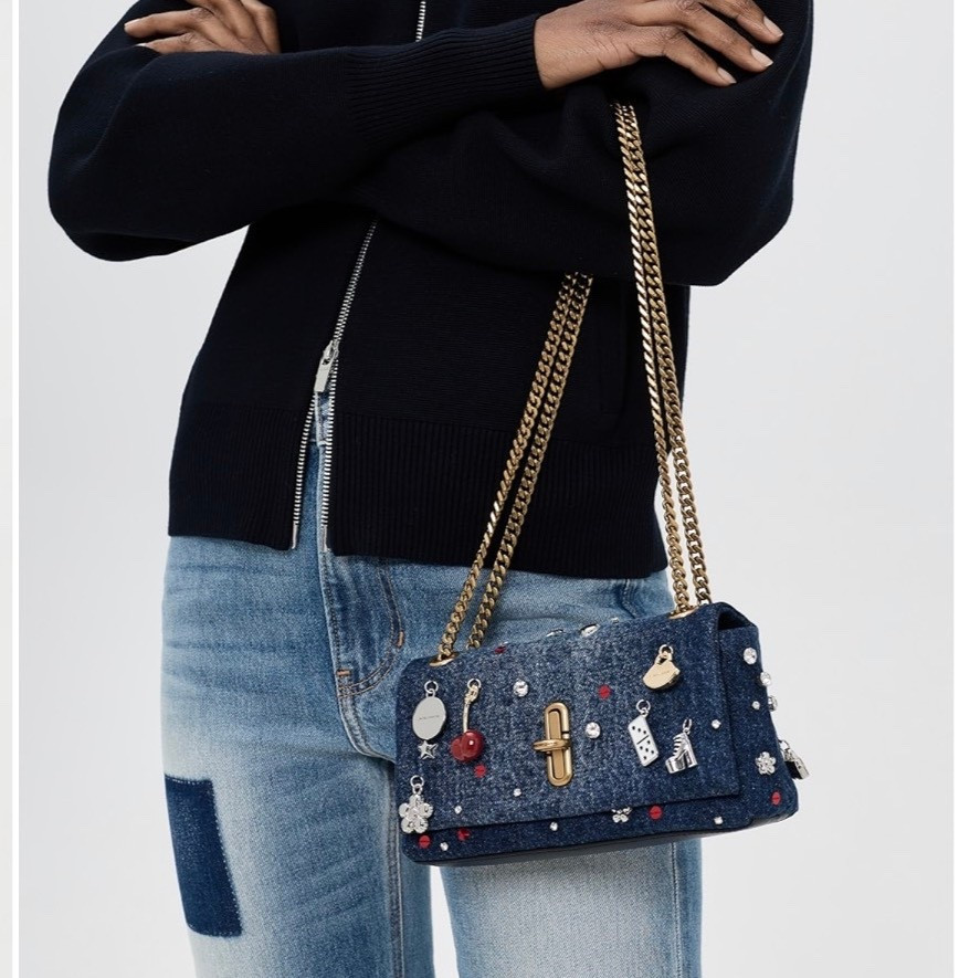 Marc Jacobs
The Trinket Charm Denim Dual Chain Mini Bag

#LTKTravel #LTKGiftGuide #LTKWorkwear