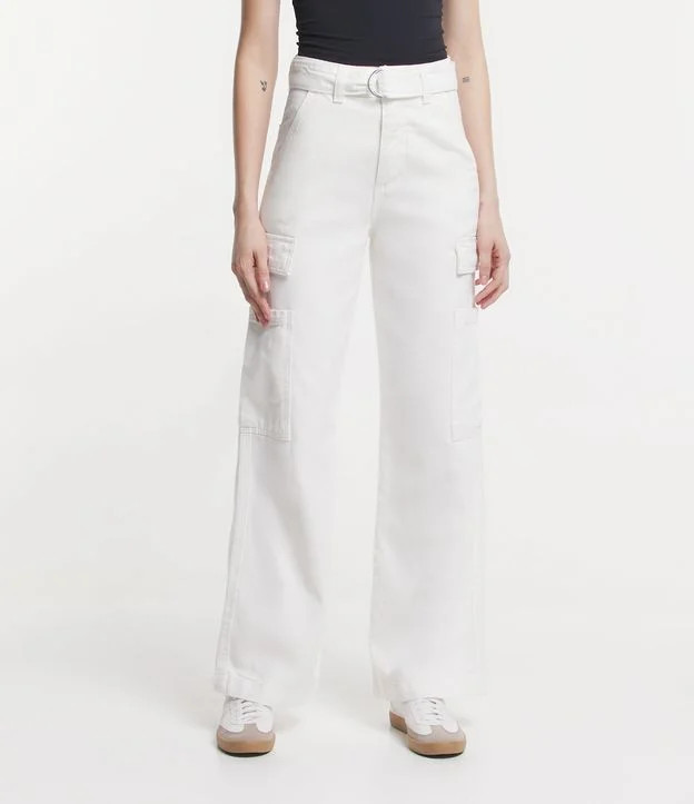 Calça Wide Leg em Sarja com Cinto e Bolso Cargo Branco | Renner (BR)