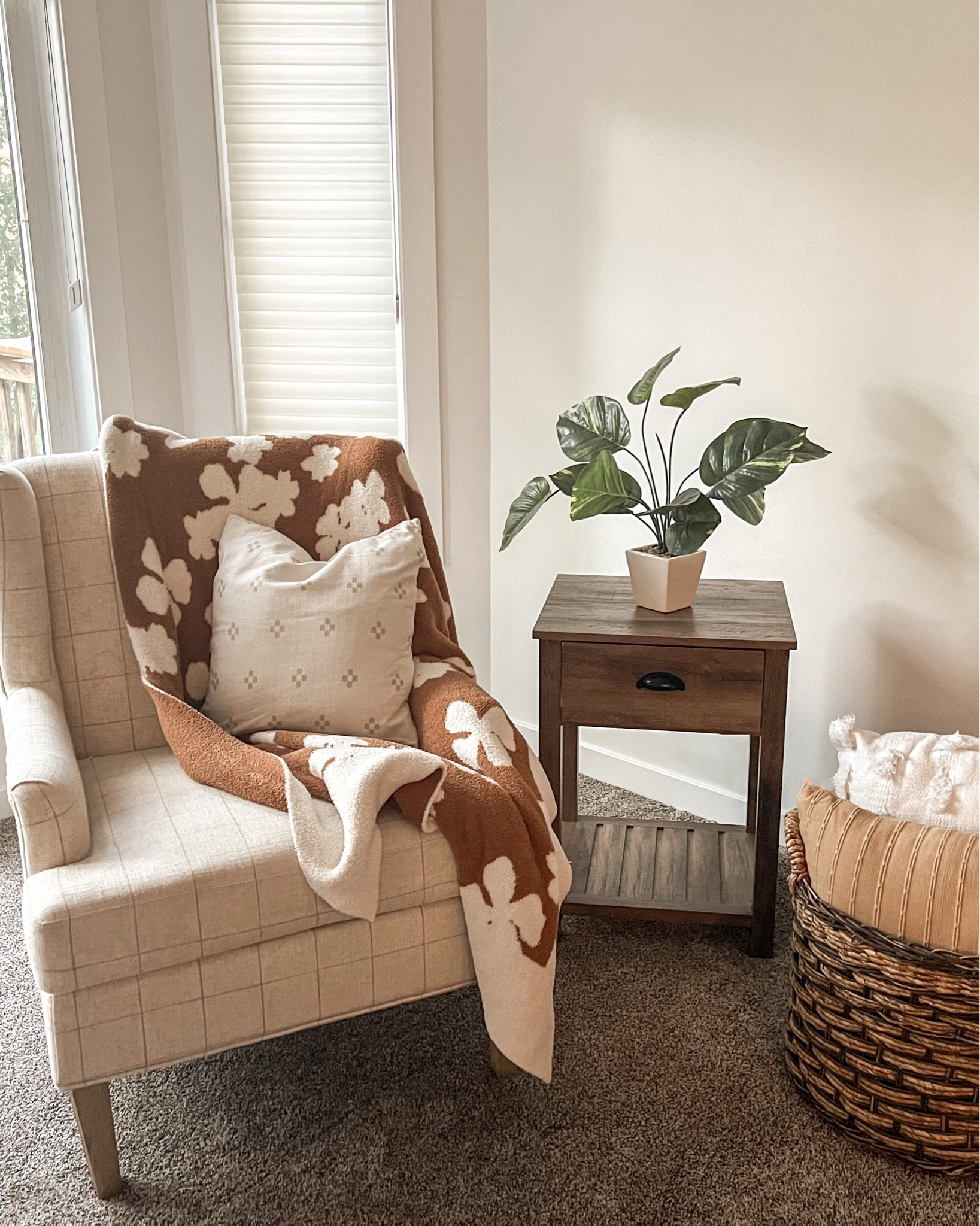 Time to get cozy now that the fall weather has arrived! I am currently obsessed with my blanket from @shiraleahchicago ! It’s so soft and I love how rich the warm colors are. Perfect to decorate your home with or snuggle up with while watching a movie. #ad #shiraleahchicago 

#LTKfindsunder100 #LTKfamily #LTKhome