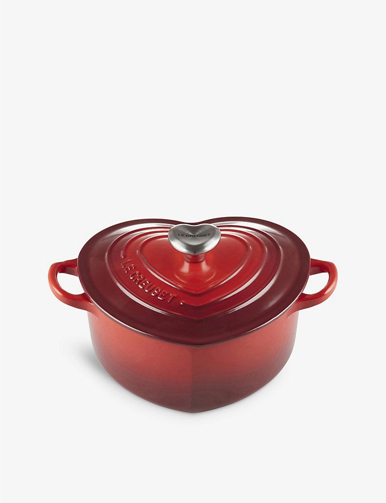 LE CREUSET Signature heart-shaped cast iron casserole dish 25cm | Selfridges