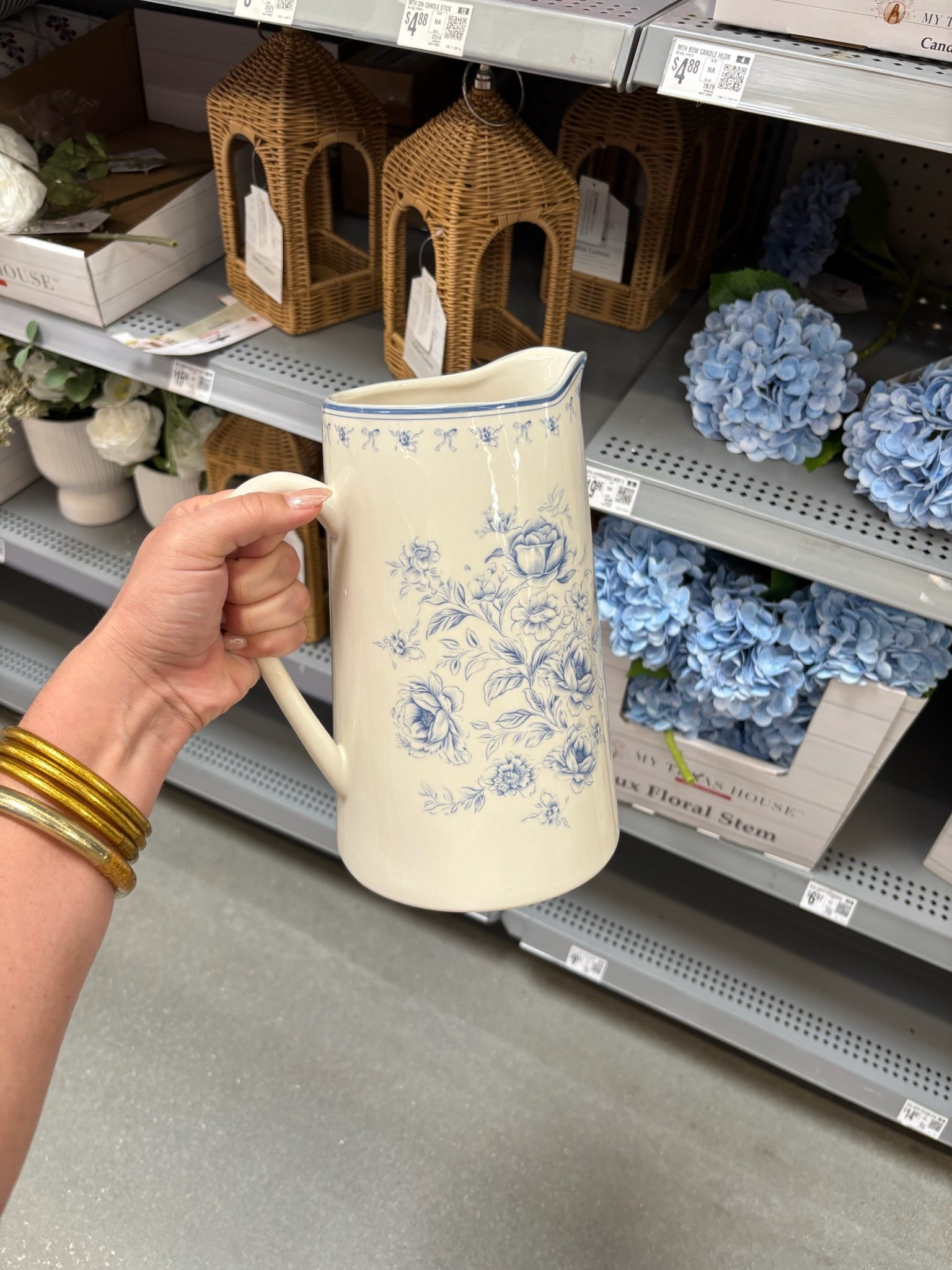 Looks WAY more expensive than it is 😭💙the blue floral detail is so pretty + gives that vintage feel!!😍

Hosting, party, pticher, Walmart

#LTKfoodie #LTKHome #LTKSeasonal