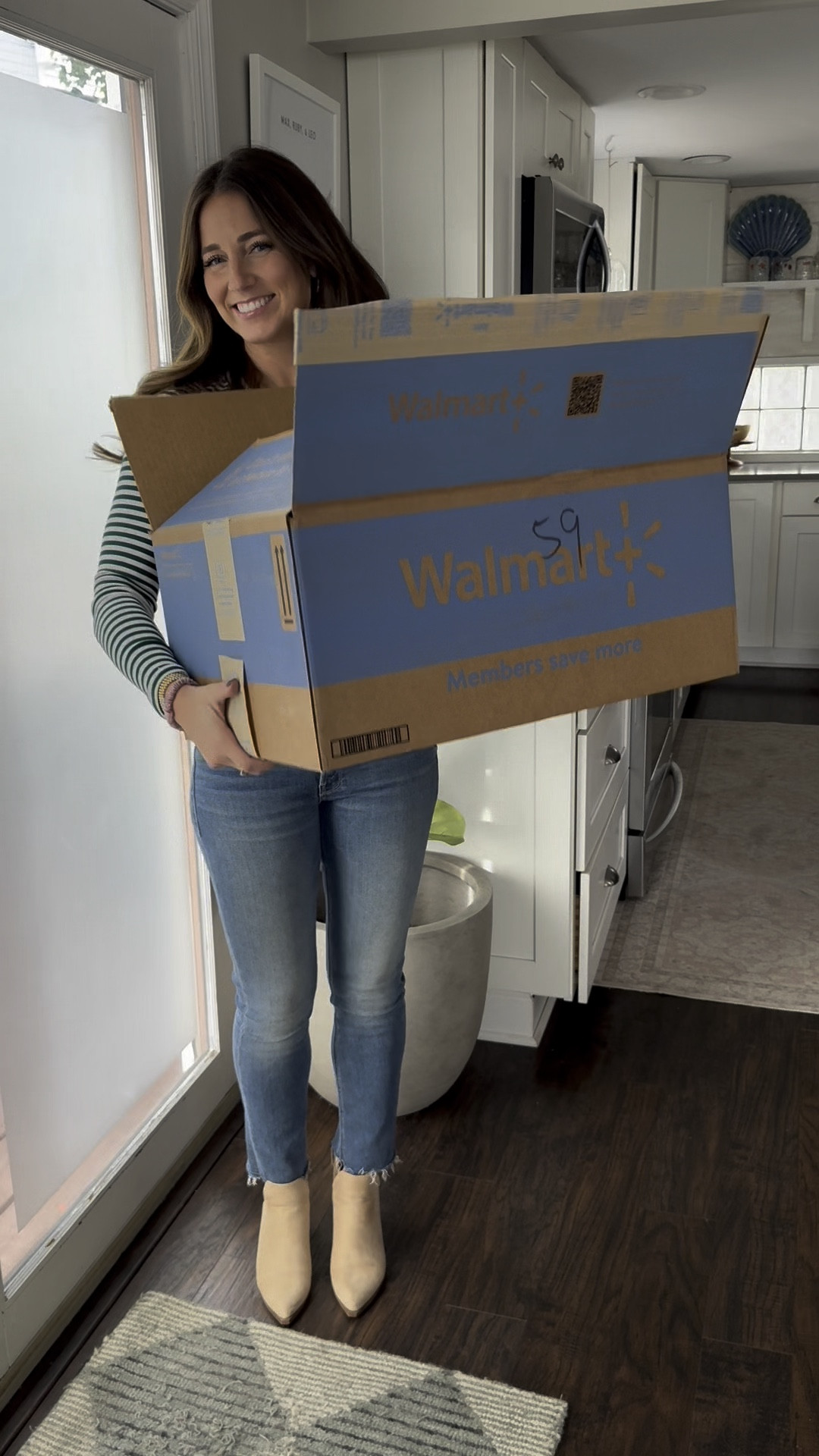 WEEKLY WALMART HAUL 🤩 I think my favorite is the faux fur vest!!! But also the dress at the end is so good - you’d never know it was from Walmart! 

Sizing info:
True size in everything 


#LTKFindsUnder50 #LTKFindsUnder100 #LTKStyleTip