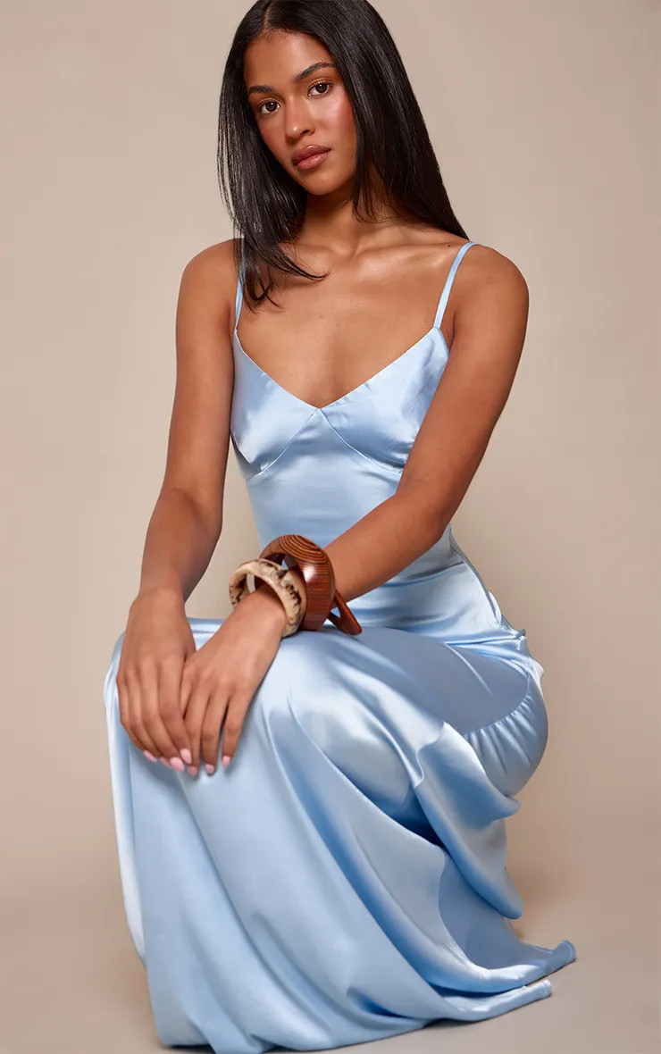 Powder Blue Poederblauw Tall Satijnen Maxi Jurk | PLT NL | Prettylittlething Netherlands