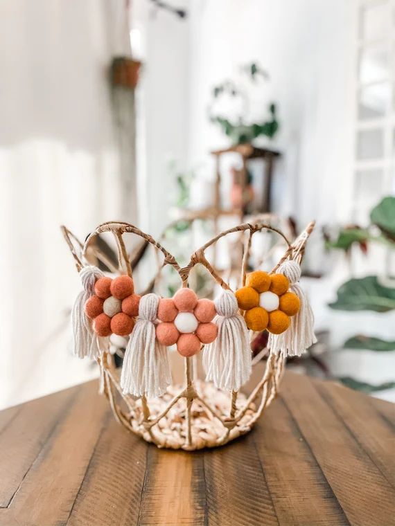 Boho daisy basket garland - wool felt daisy garland with tassels | Etsy (US)
