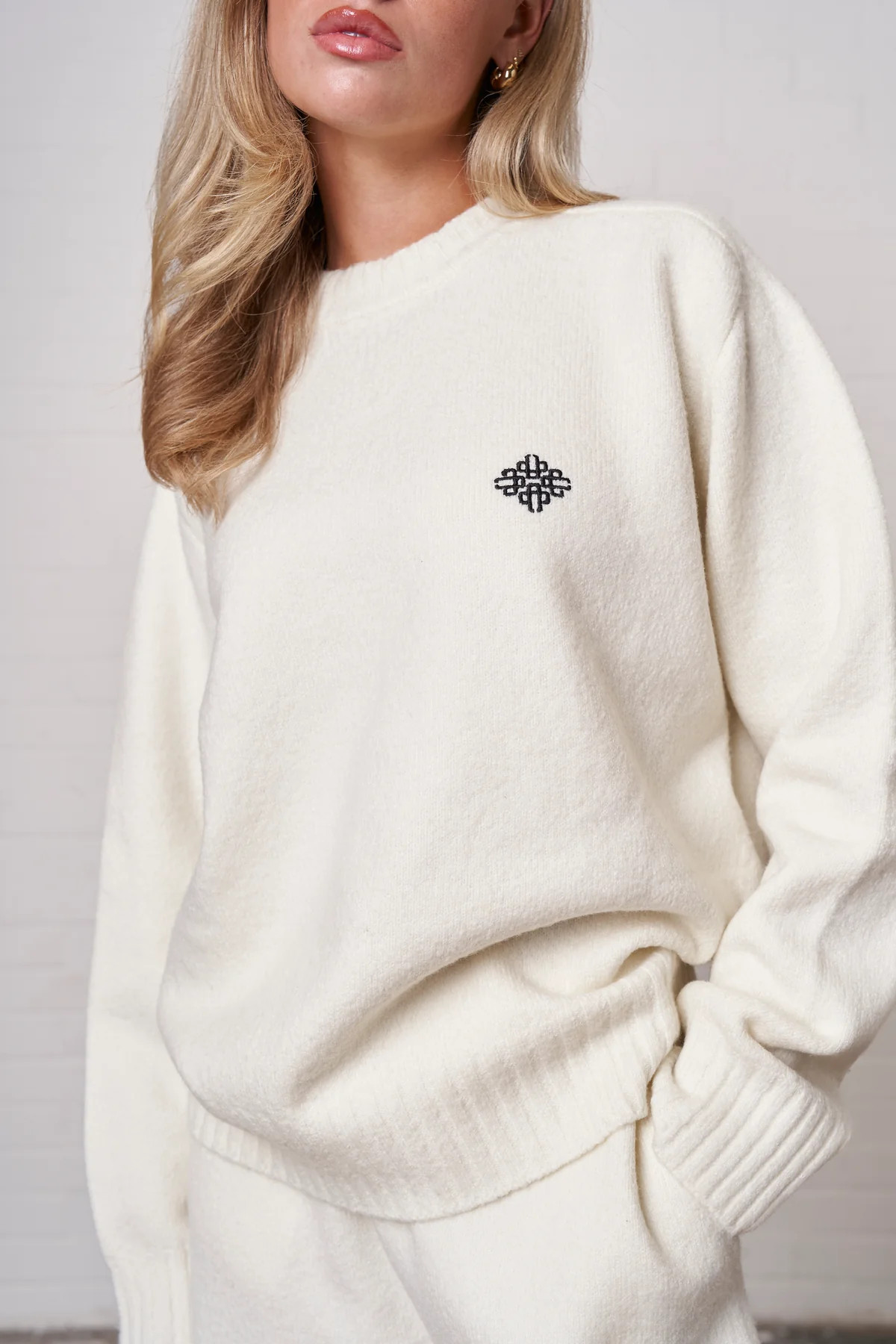 FLUFFY KNIT EMBLEM EMBROIDERED CREW - OFF WHITE | The Couture Club
