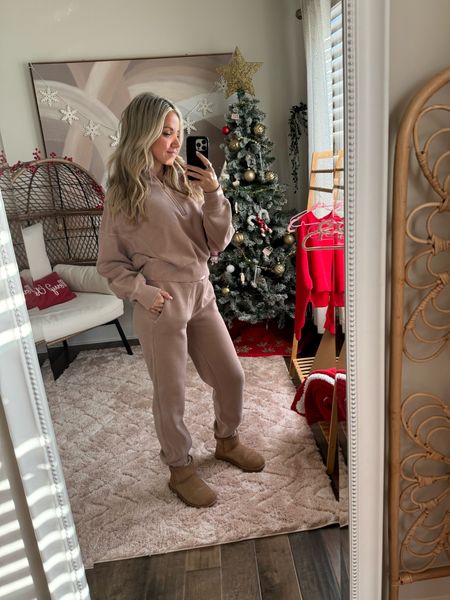 Not gonna lie I want to wear this lounge set everyday for as long as it’s cold out. The quality is next level. 

#LTKfindsunder50 #LTKCyberWeek #LTKfindsunder100