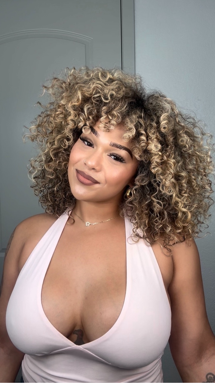 Long overdue (I know 😭), but the makeup tutorial the girlies have been asking for is finally here 🤭💕

Lashes are also from the beauty supply store they are called “cherry blossom 3d faux mink lashes 72202"🥰💕