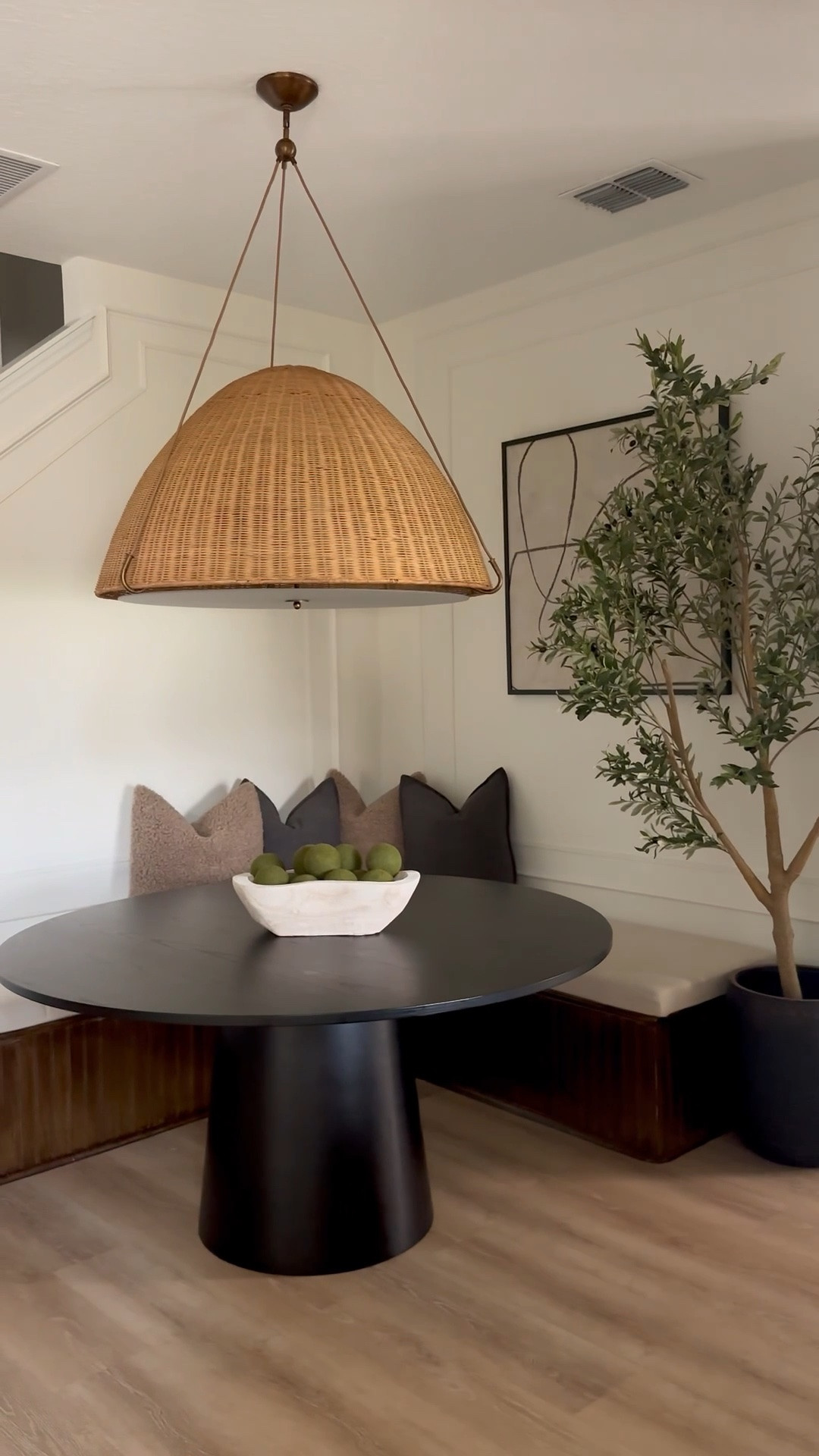 Gorgeous woven lamp pendant, perfect for my dining nook! ❤️



Dining nook
Home
Home decor
New lighting
Chandelier 
Dining room chandelier 
Oversized lighting
Spring decor
Crate and Barrel
Coastal decor
Boho decor
Patio decor

#LTKHome