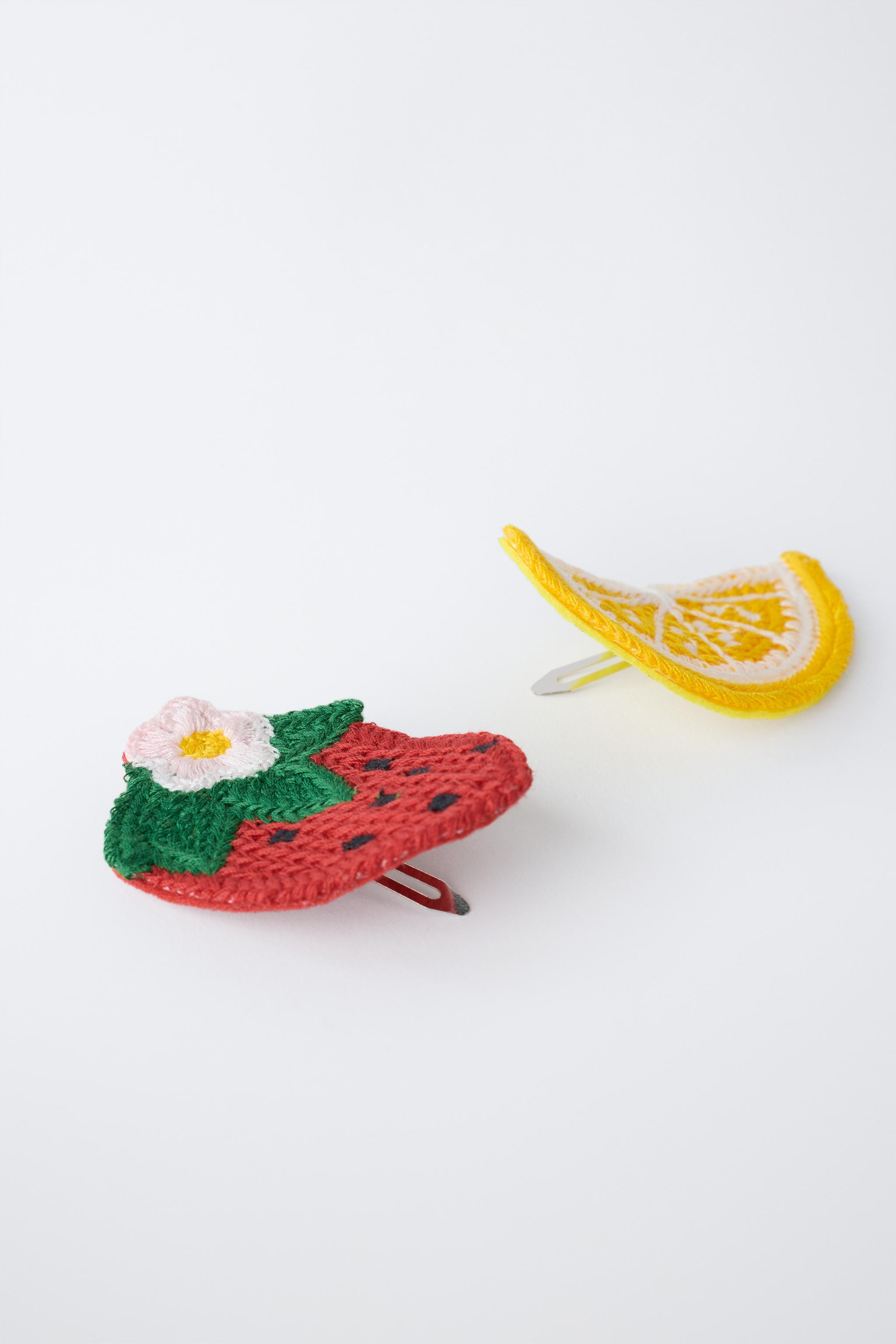 TWO-PACK OF CROCHET FRUIT CLIPS | Zara US
