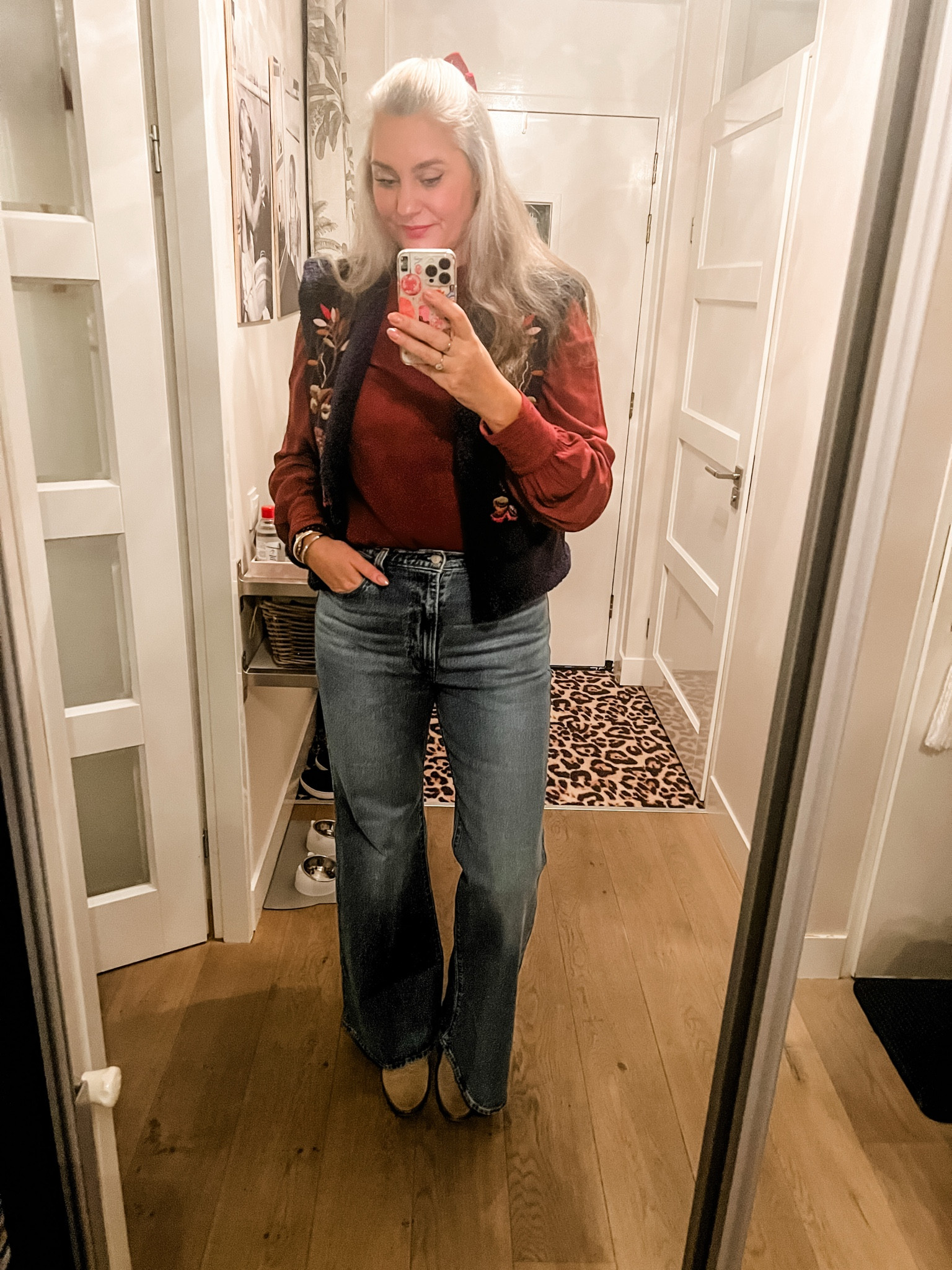 Ootd - Wednesday. Levi’s Bell Jeans, burgundy blouse, navy embroidered gilet (Didi) and taupe western boots. Velvet bow in hair. 



#LTKnederlands #LTKwinter #LTKeurope