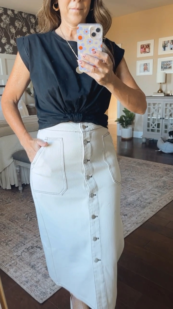 Long skirts are such a vibe for fall

#bohme
#falloutfits
#fallfashion


#LTKbeauty #LTKstyletip #LTKshoecrush