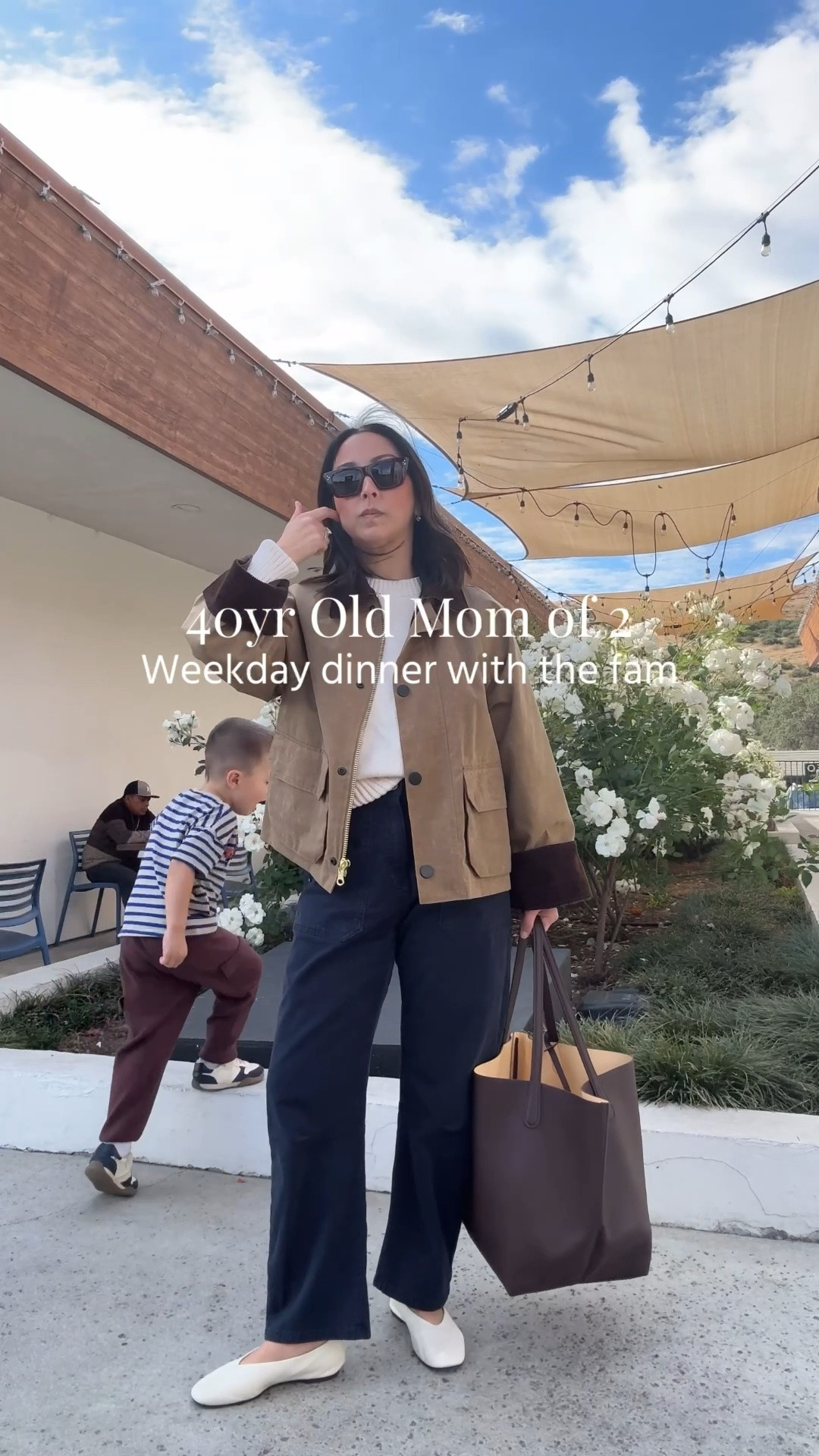Mom-on-duty. What I wore to a weekday dinner. 

Alex Mill jackets
Everlane cotton sweater xs
Dl1961 barrel pants 25
Reformation flats 5
Mansur Gavriel tote 
Celine sunglasses 
Electric Picks earrings

#LTKmomlife #LTKPetite