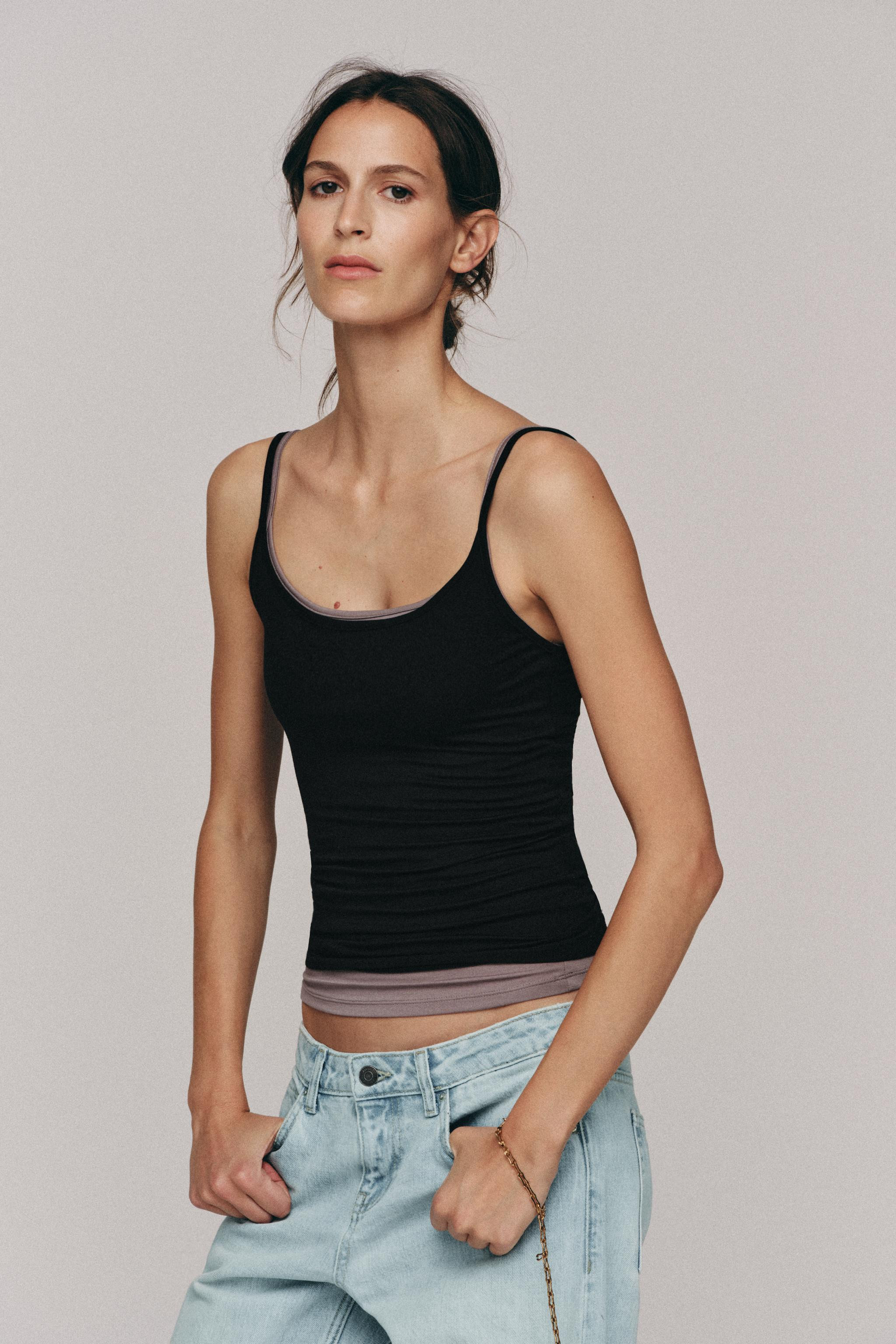 MITTLERE GEWICHTSKLASSE - SLIM-FIT - RUNDER HALS-AUSSCHNITT - NORMALE LANG - \u00c4RMELLOS. Eng a... | Zara DE