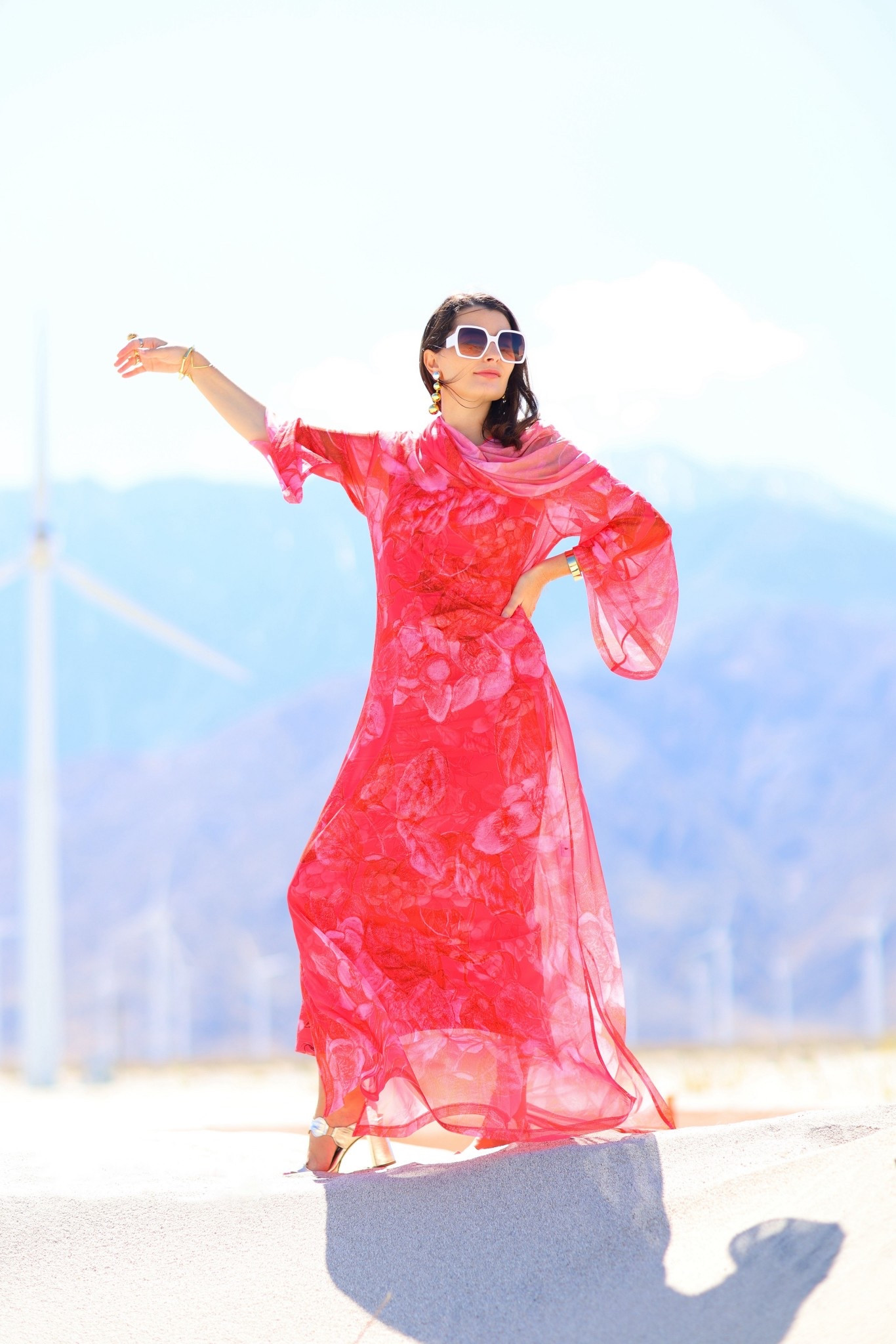 This sheer floral caftan! The perfect vacation look 👀 

Style Tip: 
Wearing over a long stretch dress. Alternatively, you can also wear over a swimsuit.

resort wear
Palm Springs 
Palm Beach
Desert Chic
Floral dress
sheer dress

#LTKTravel #LTKSwim #LTKStyleTip