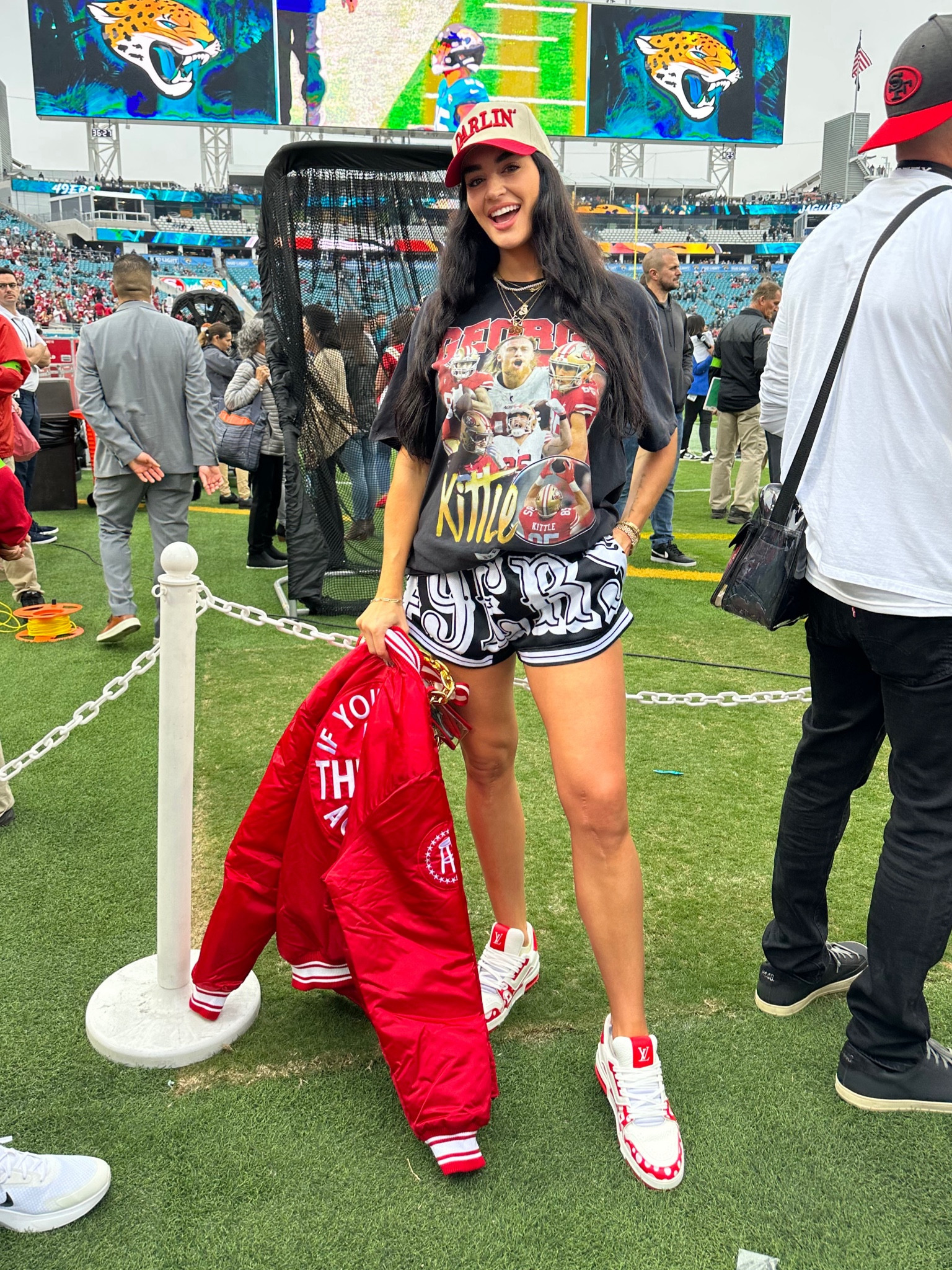 RECEIVER episode 4 outfit 