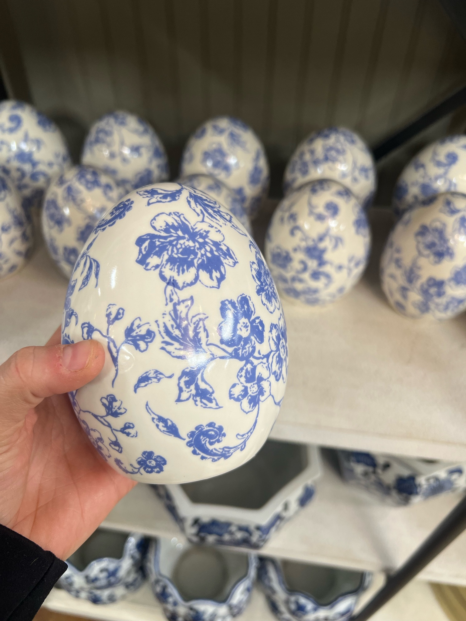 Blue and white Easter egg table decor 

Blue and white, Easter, Easter egg, Easter decor, table decor, spring, home decor

#LTKSeasonal #LTKfindsunder50 #LTKhome