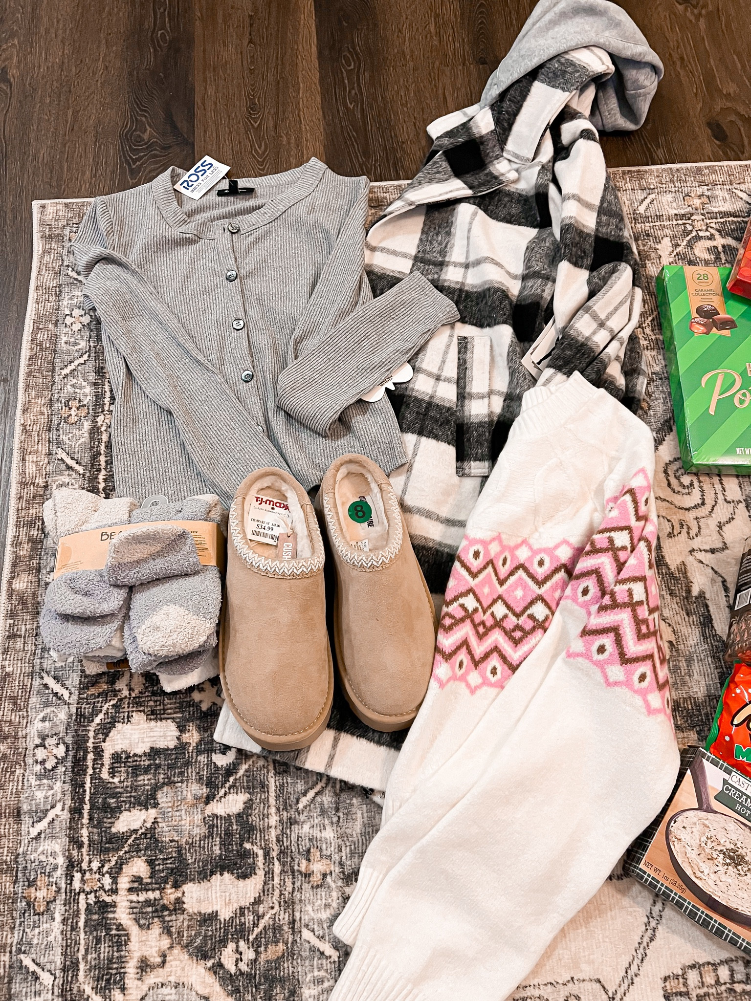 Recent shopping haul 🤍🛍️

I’ve linked similar styles to items not available 

Grey shirt, women’s Henley shirt, plaid hooded jacket, fuzzy socks, women’s clogs, women’s shoes, Walmart fashion, Amazon fashion, fuzzy sweater

#LTKFindsUnder50 #LTKHoliday