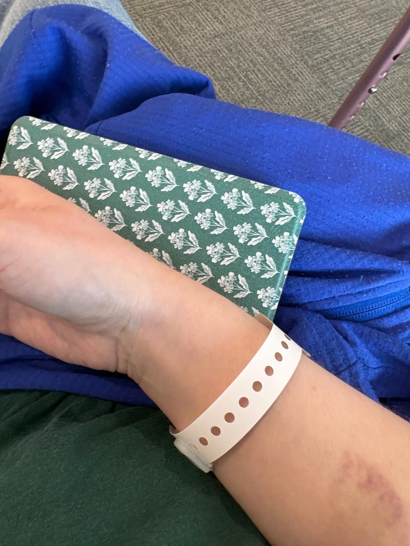 Weeks 13 and 14 of 2026 Weekly

Had some rough pain days in here so I didn’t do a lot and I combined the weeks in 1 post!

1️⃣ Hematology appointment 
2️⃣ PCP, after which an x-ray showed stress fractures in 3 bones 
3️⃣ Tea and cross-stitching

⬛⁣⁣⁣⁣⁣⁣

I’m Kate, a chronic illness patient and advocate sharing what my life is like with 10+ chronic illnesses. Follow me for more and check out my blog at katethealmostgreat.com⁣⁣.

⬛⁣⁣⁣⁣⁣⁣

1️⃣ Looking at Kate’s lap. There’s a medical bracelet on her wrist and a Kindle on her lap.
2️⃣ Kate takes a selfie in a doctor’s office. She’s a white woman with auburn hair wearing a black t-shirt, silver Celtic knot necklace, apricot mask, and green glasses.
3️⃣ Looking at a table on which is an orchid, an in-progress cross-stitch project, and a mug of tea.

#ChronicallyIll #RheumatoidArthritis #CrossStitcher #DisabledAndCute