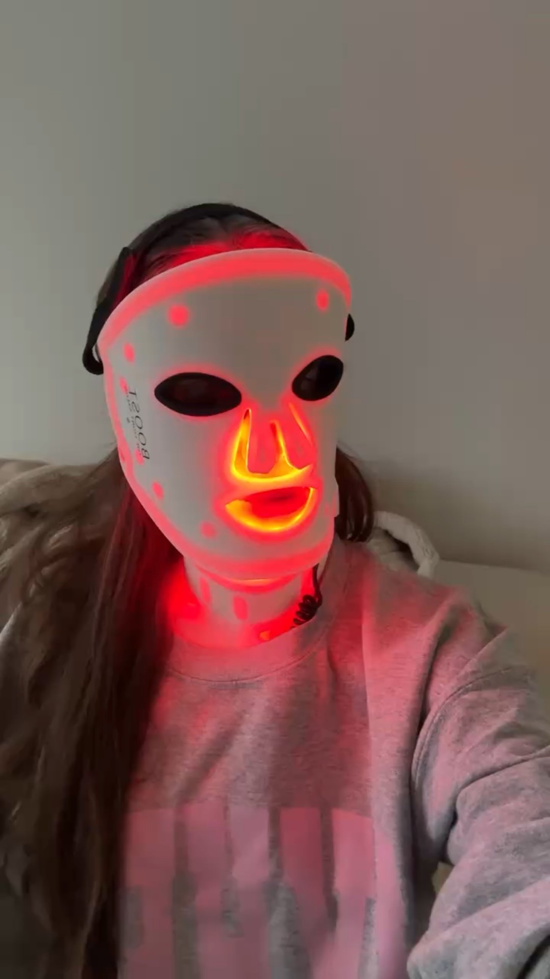 Treat yourself and your skin with this red light mask for Christmas!!!