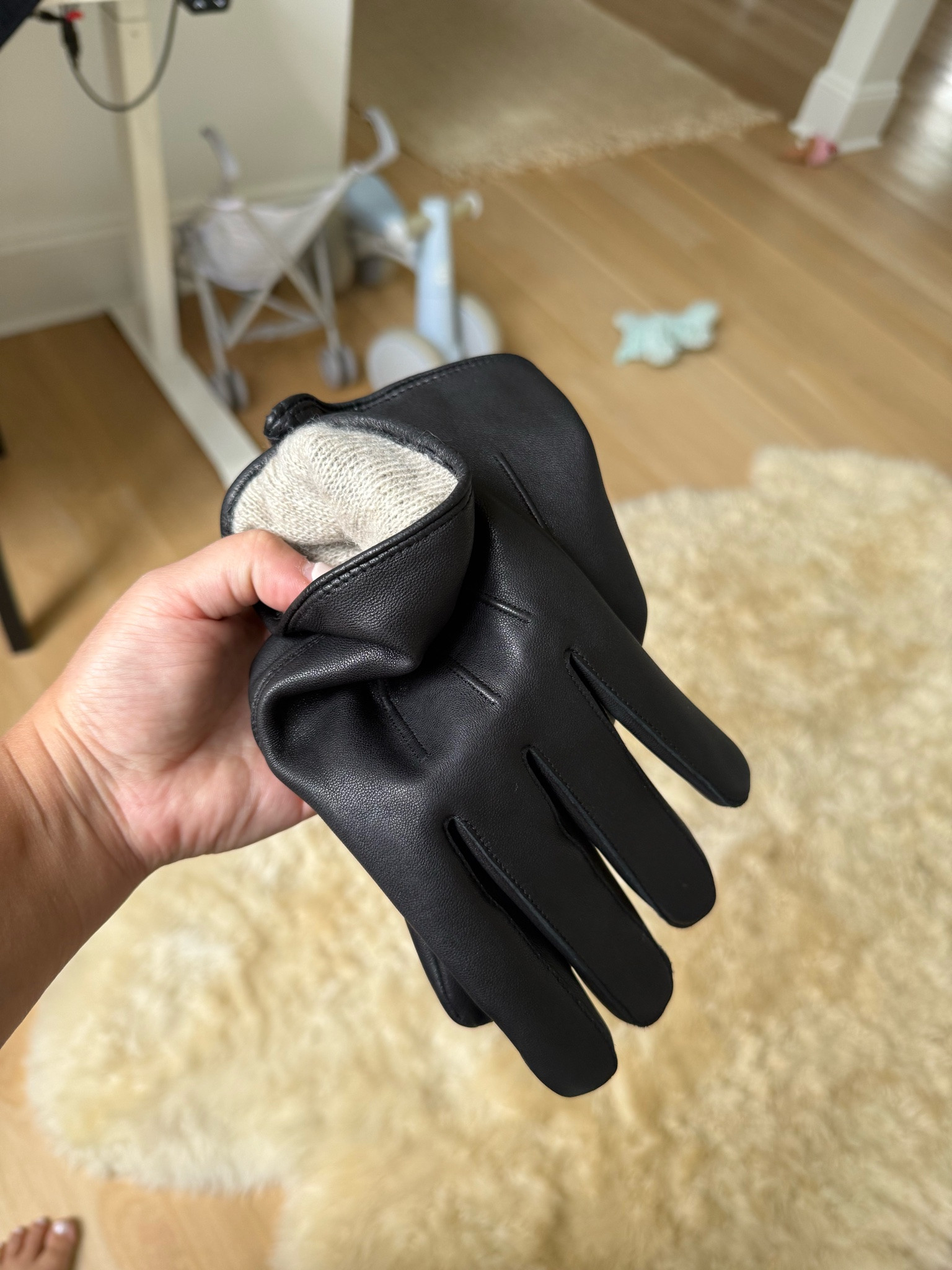 Cashmere leather gloves

#LTKootd #LTKgrwm #LTKPetite