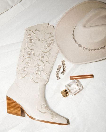 Vegas bachelorette essentials (minus the shot glasses and hangover kits) 🤭 #bachelorette #rodeo #vegas #cowboyhat