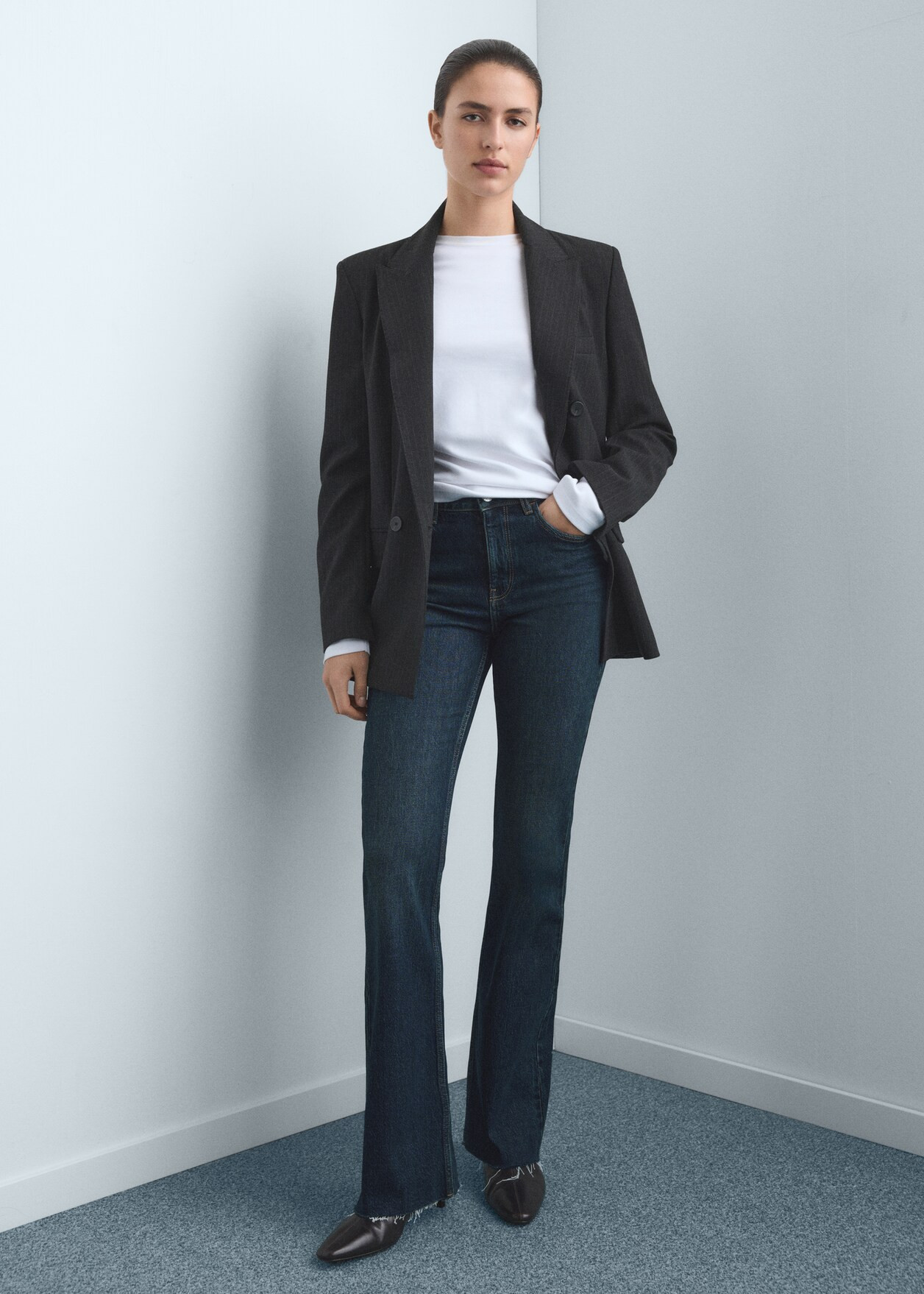 Fiona flared mid-rise jeans | Mango (US/MX/AU)