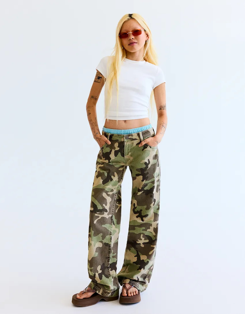Printed straight-leg trousers | Bershka RewardStyle US