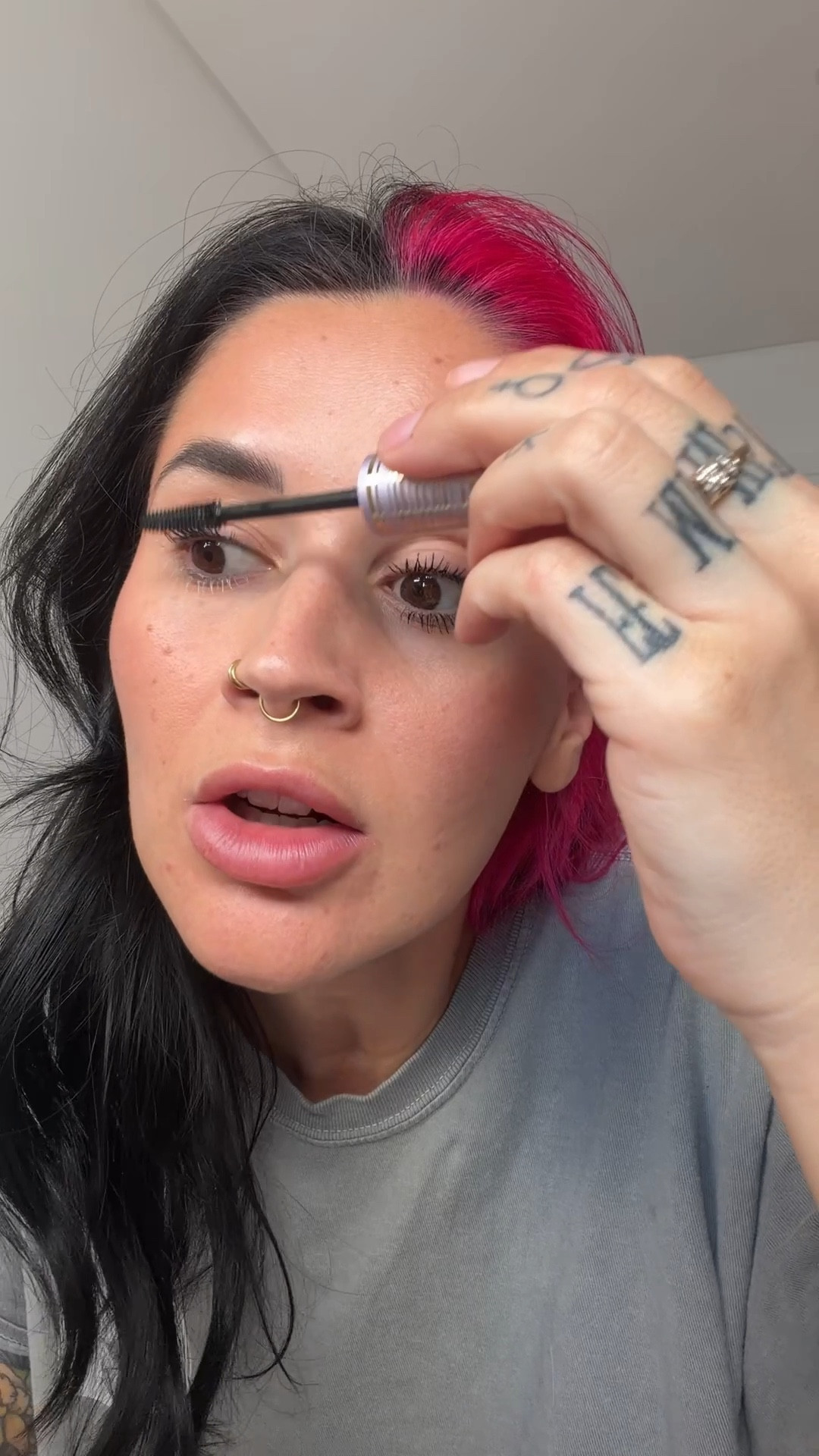 I have the smallest lashes ever that smear! #mommashive #mascarareview #makeuphacks #momlife #momsoftiktok 