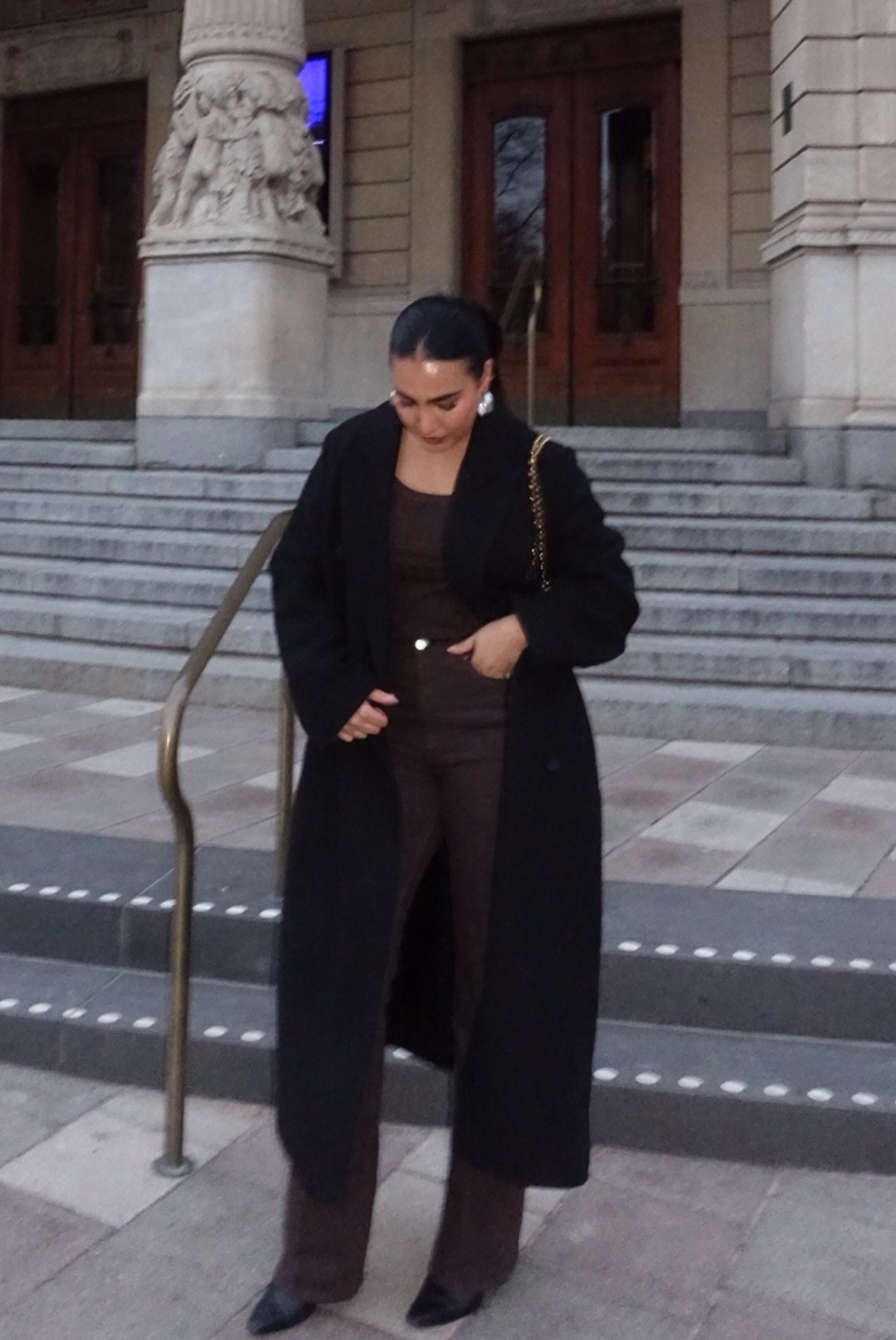 Brown basic top 

#LTKmodest #LTKstyletip #LTKeurope