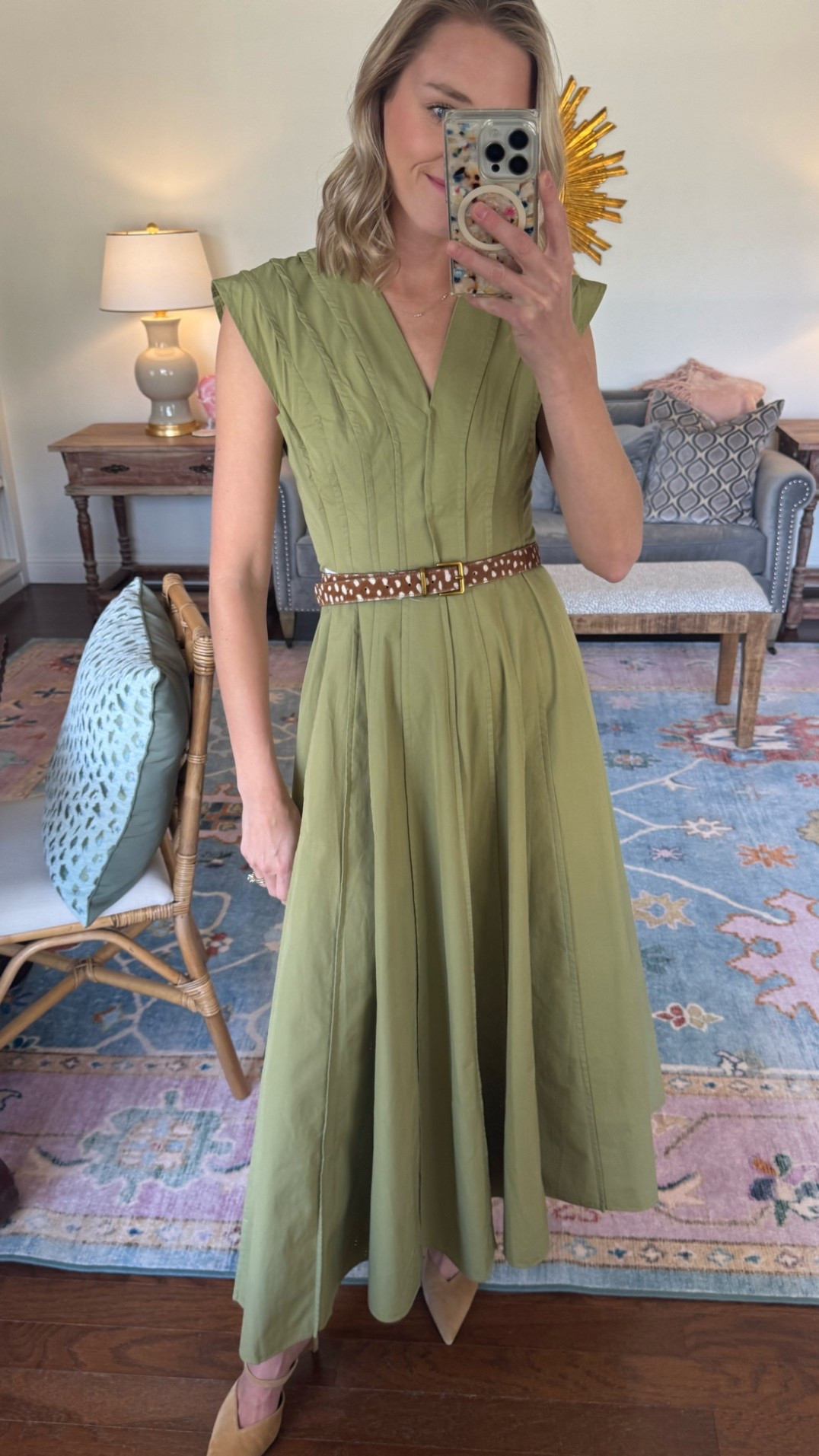 Love this combo so much! This adorable belt is an easy accessory to add to your closet this fall
