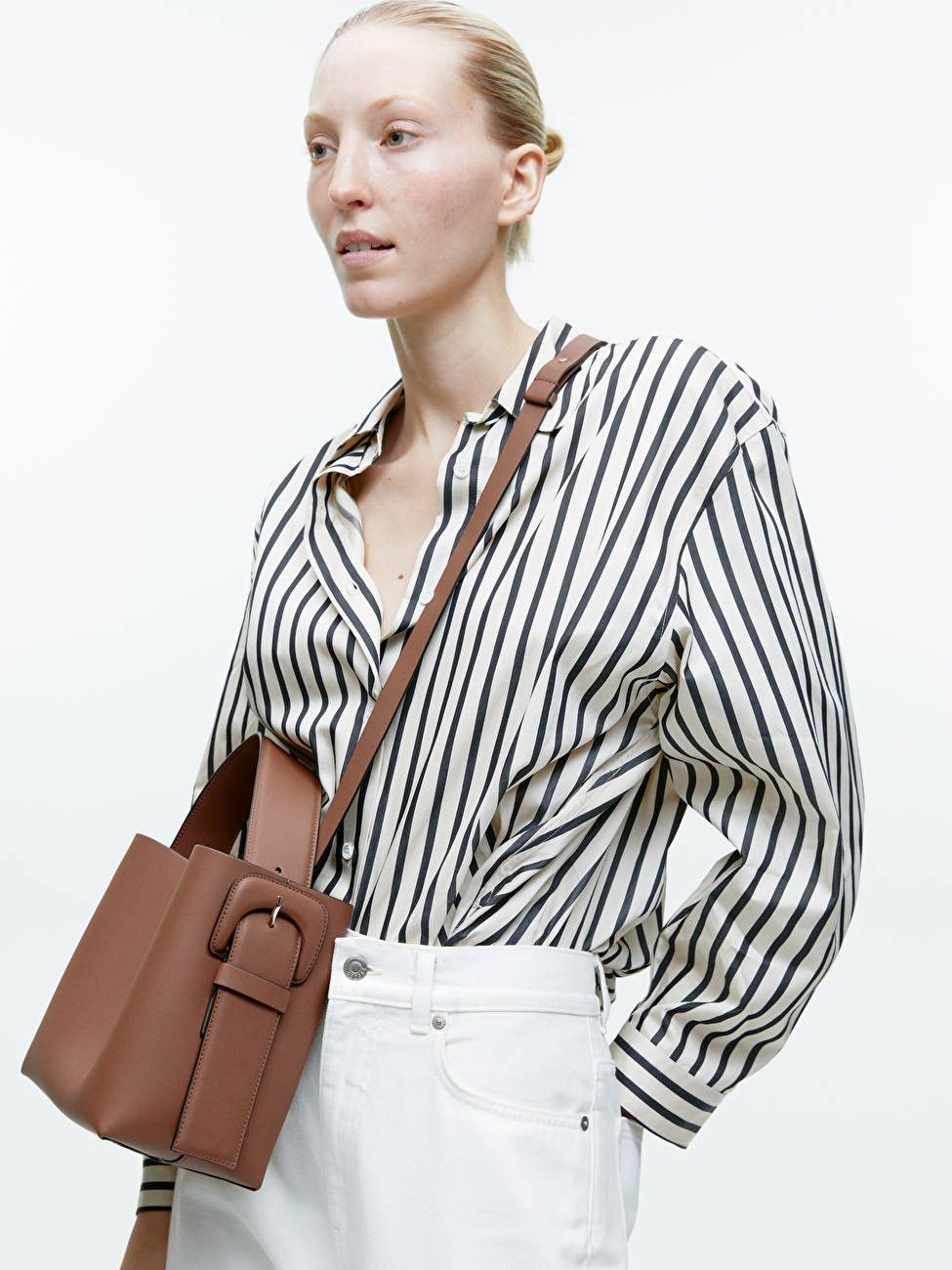 Rigid Leather Crossbody Bag | ARKET (US&UK)