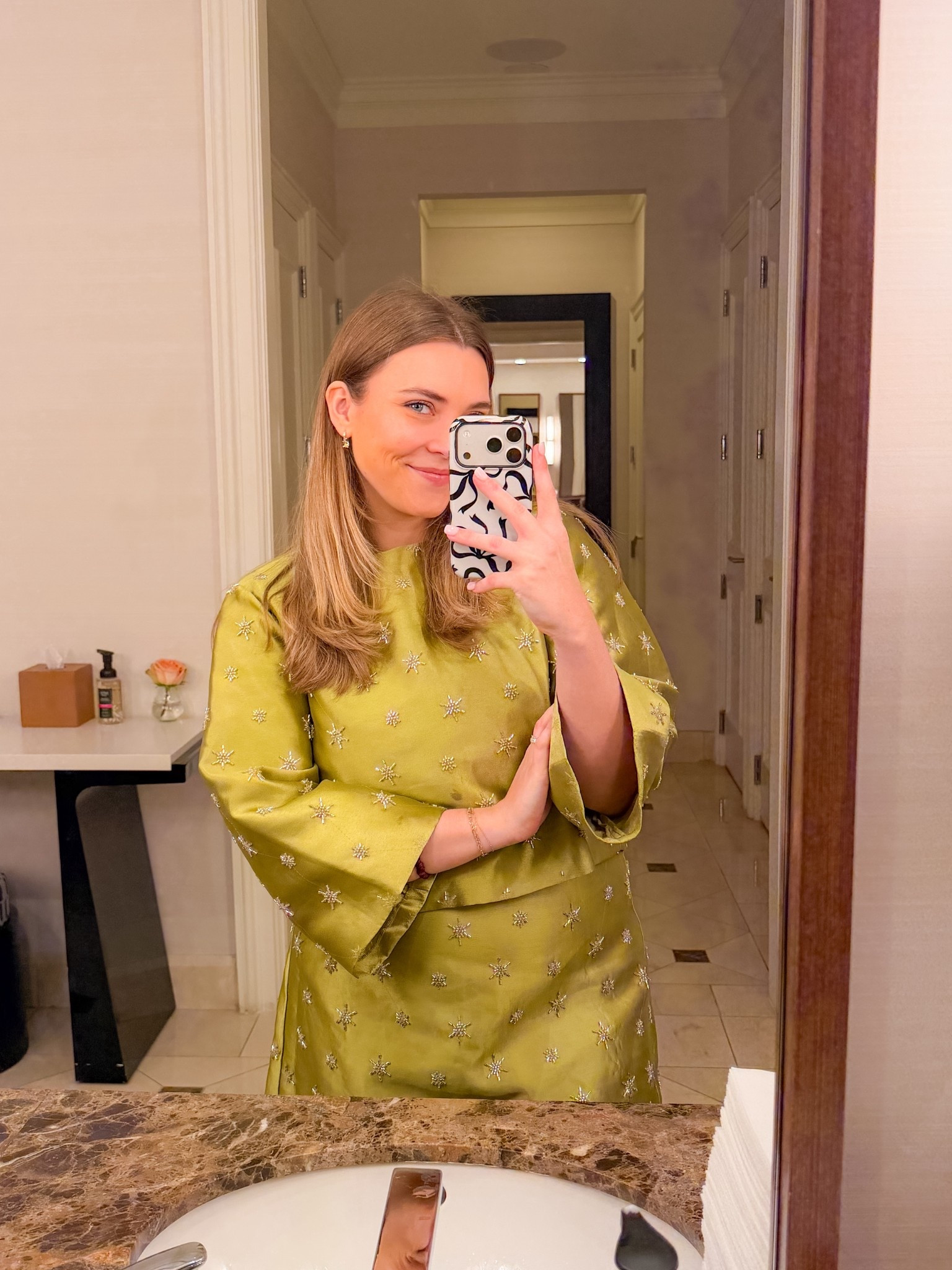 OBSESSED with this set for the holidays! 
It’s so flattering - and comfortable!
If you want an outfit that will make people stop and ask where you got it - this is the one for you! 


#LTKootd #LTKMidsize #LTKHoliday