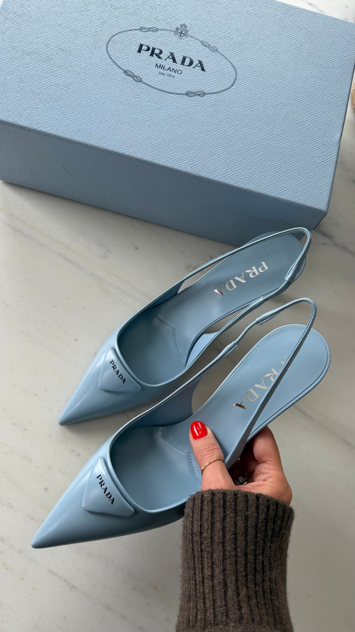 Are these Prada slingback shoes gorgeous or what? I know they’re bolder than my usual but I’m alrwdy thinking of the many ways I can wear it. Just afraid it’s a bit limiting. Linking the other ones I’m looking at also! 