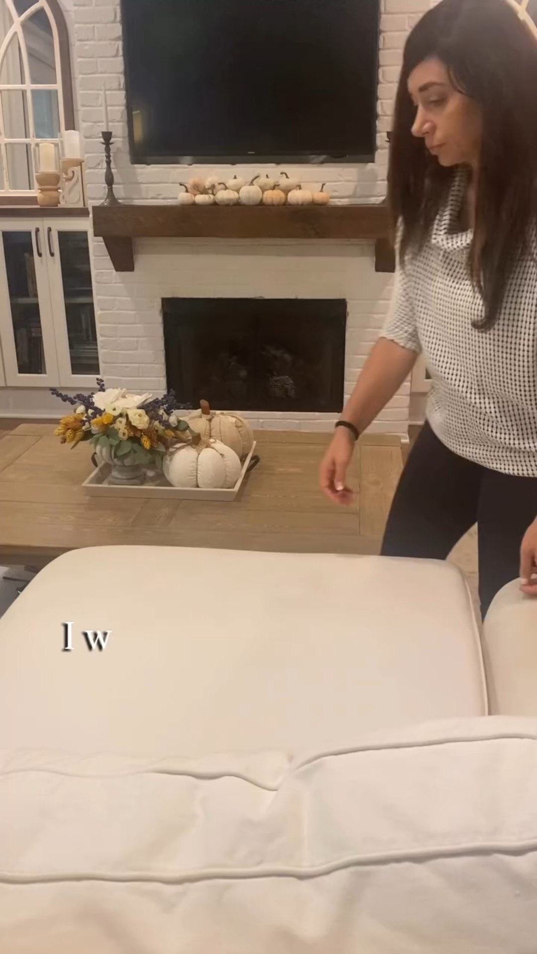 SAGGY SOFA SOS 🛋️✨

When your couch starts sinking faster than your kids’ snack supply… memory foam mattress topper to the rescue 🙌 This little trick gives tired cushions new life without splurging on a brand-new sofa.

👉 FOLLOW for more designer hacks that actually work in real life
💬 COMMENT if your sofa could use this glow-up too! 

#SofaHack #FurnitureHack #SaggyCouchFix #LivingRoomGlowUp #MemoryFoamHack #BudgetFriendlyDecor #InteriorDesignerTips #HomeStylingMadeEasy #OrganizedLiving #CozyHomeIdeas #FamilyFriendlyHome #HomeDecorHacks #LivingRoomInspo #designeronabudget