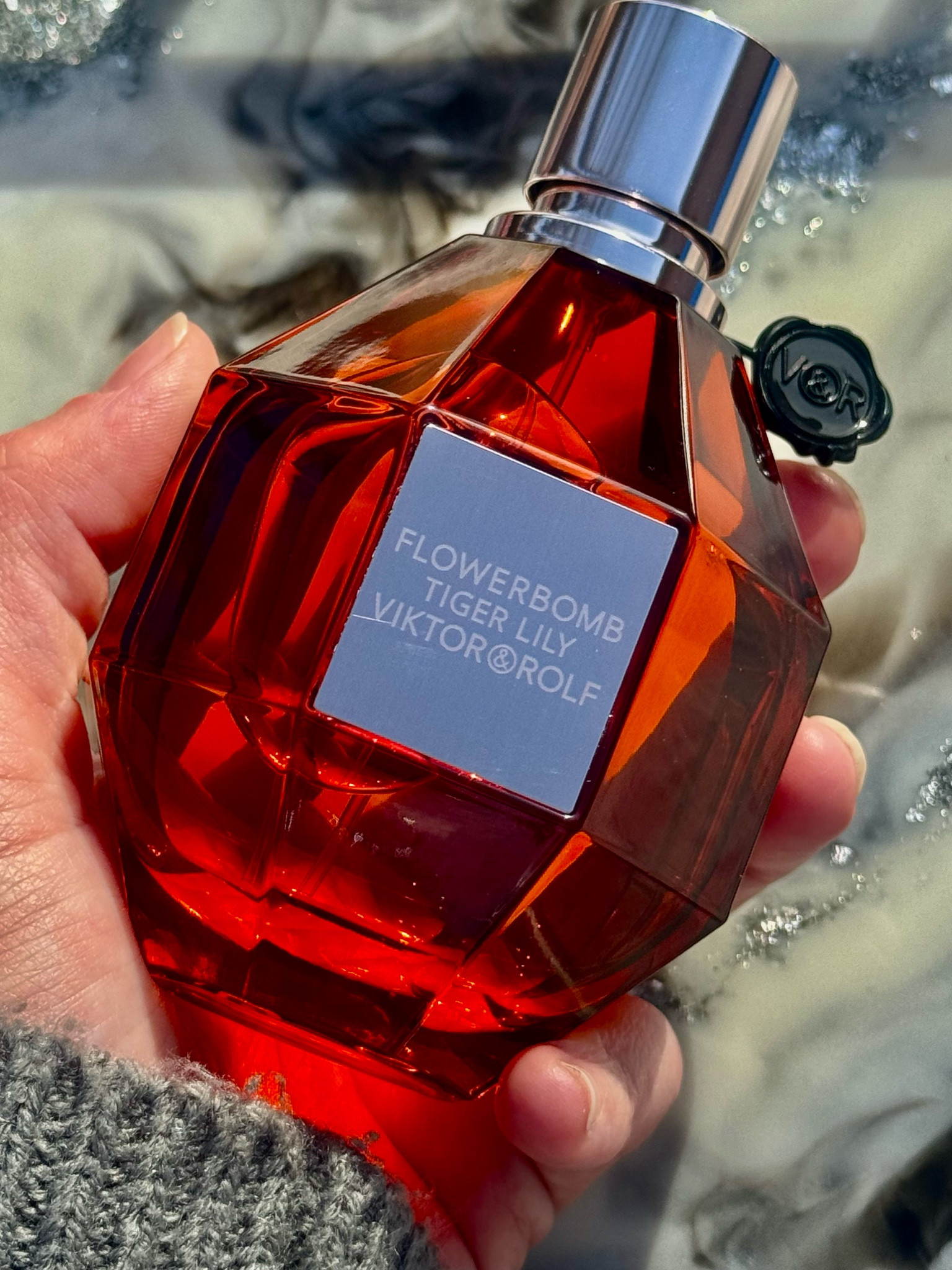 Did YOU know that Viktor&Rolf launched a NEW ADDITION to their Flowerbomb line?!?! Introducing Flowerbomb - Tiger Lily!! 

Scent Notes
Top - Coconut Milk and Bergamot 
Middle - Tiger Lily, Jasmine, and Freesia Base - Mango and Benzoin

#LTKbeauty