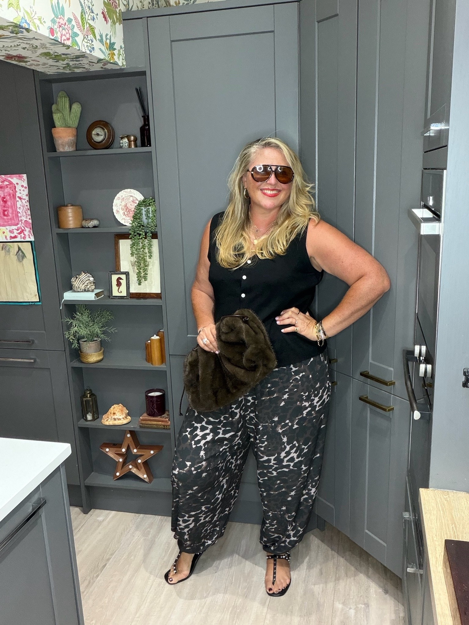 Balloon trousers, black waistcoat, black sandals, faux fur bag, black sunglasses

#LTKautumn #LTKplussize #LTKdatenight